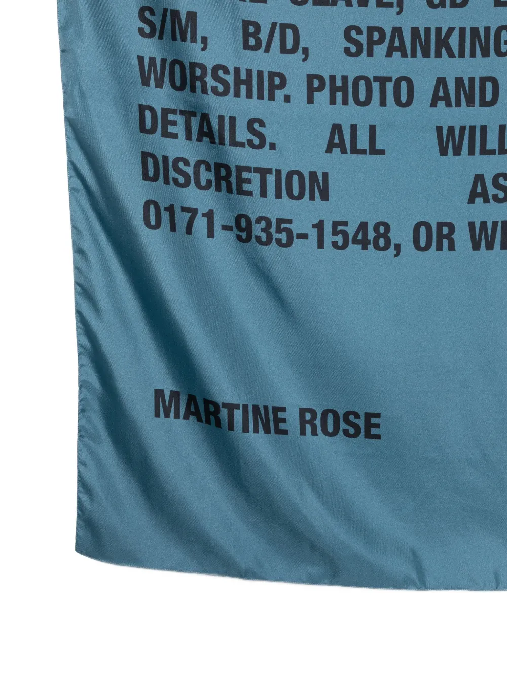 Martine Rose text-print silk scarf - Blauw