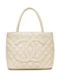 CHANEL Pre-Owned 2000-2002 Medallion tote bag - Neutrals