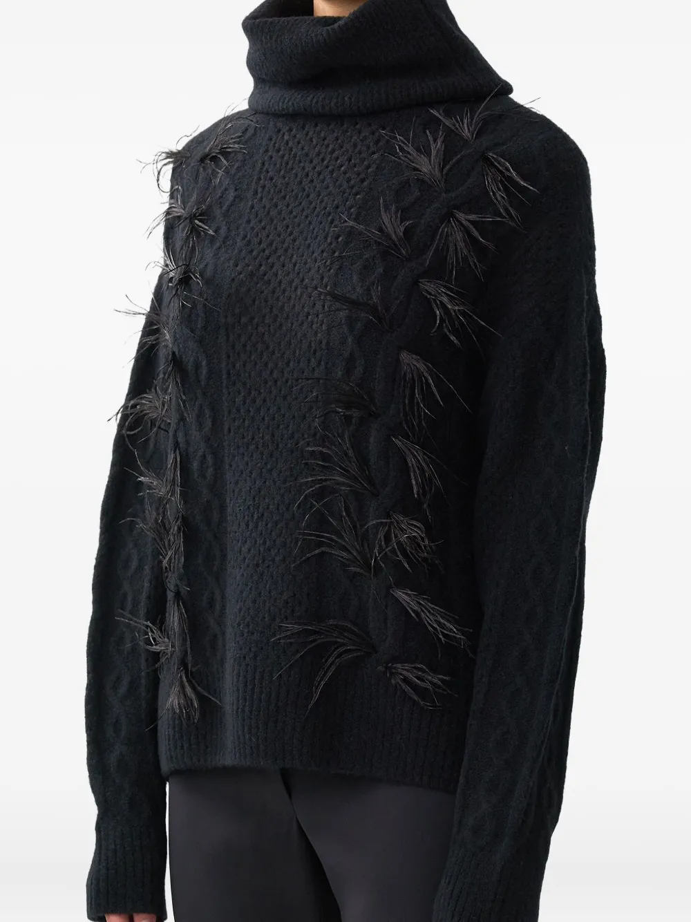 Camilla Coltrui met veren Zwart