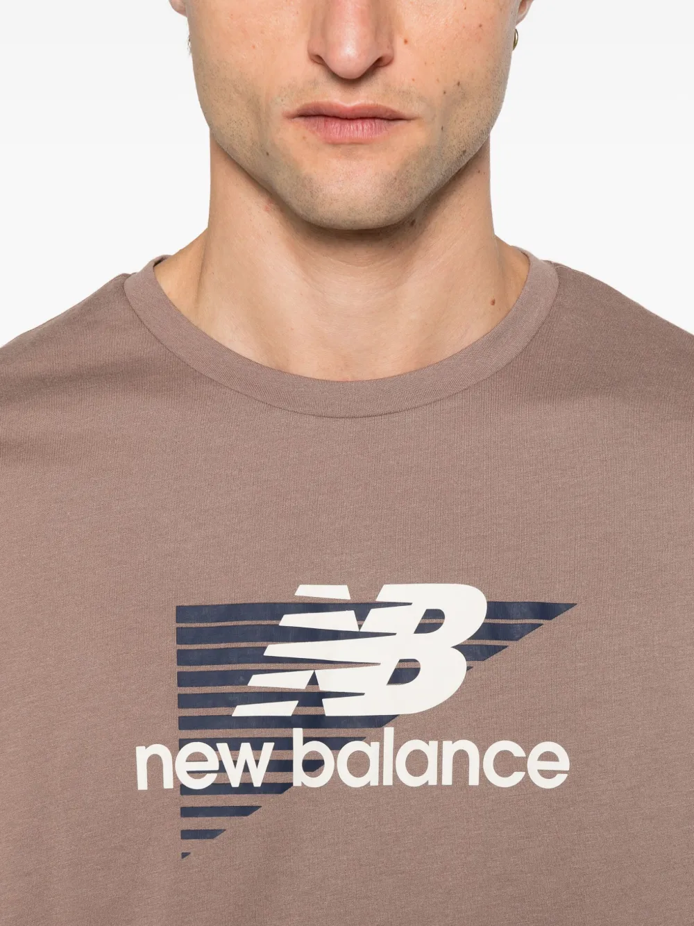 New Balance T-shirt met logoprint Bruin