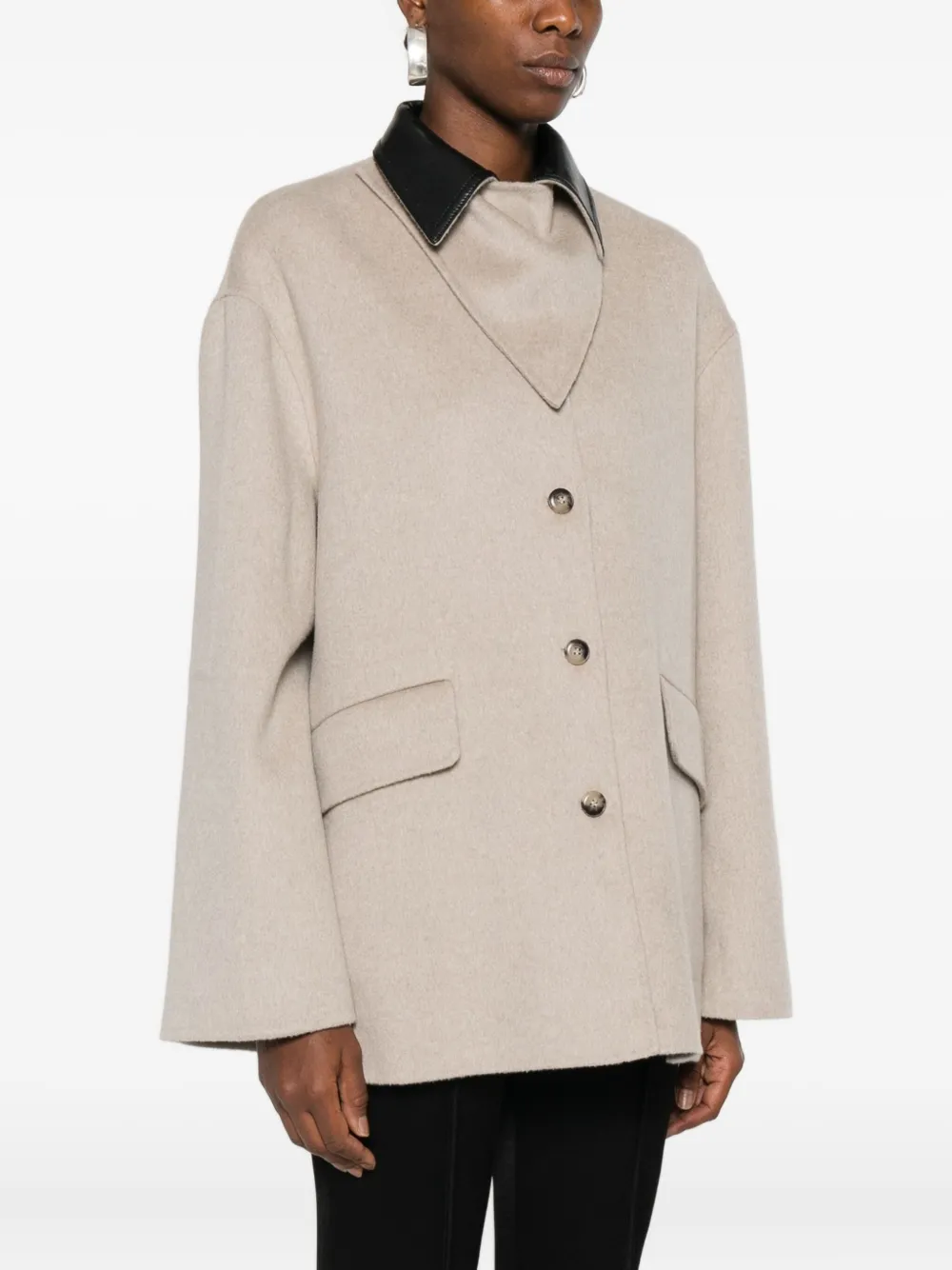 Nanushka Jack met leren kraag en knopen Beige