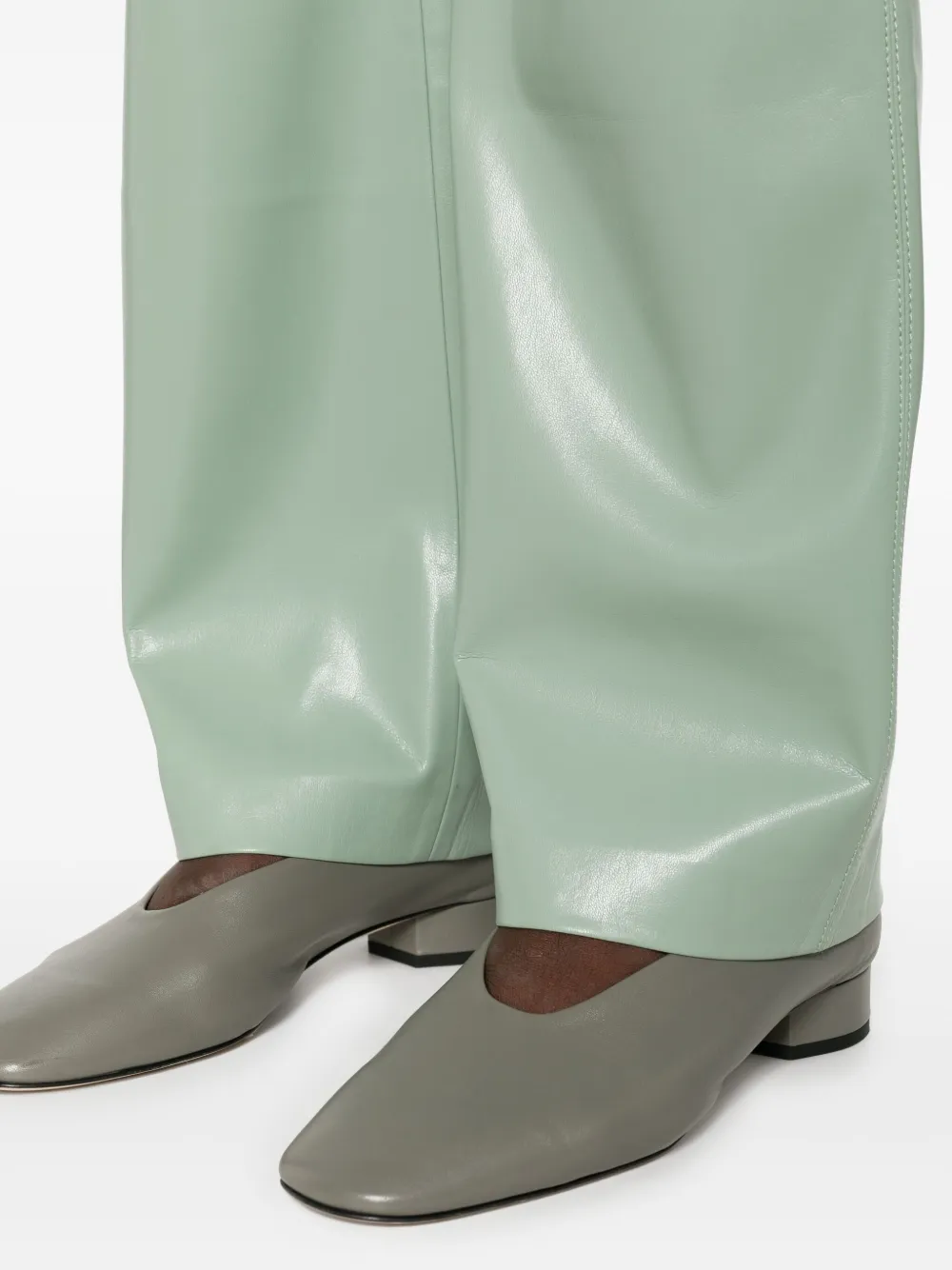 Nanushka Broek van imitatieleer met vijf zakken Groen