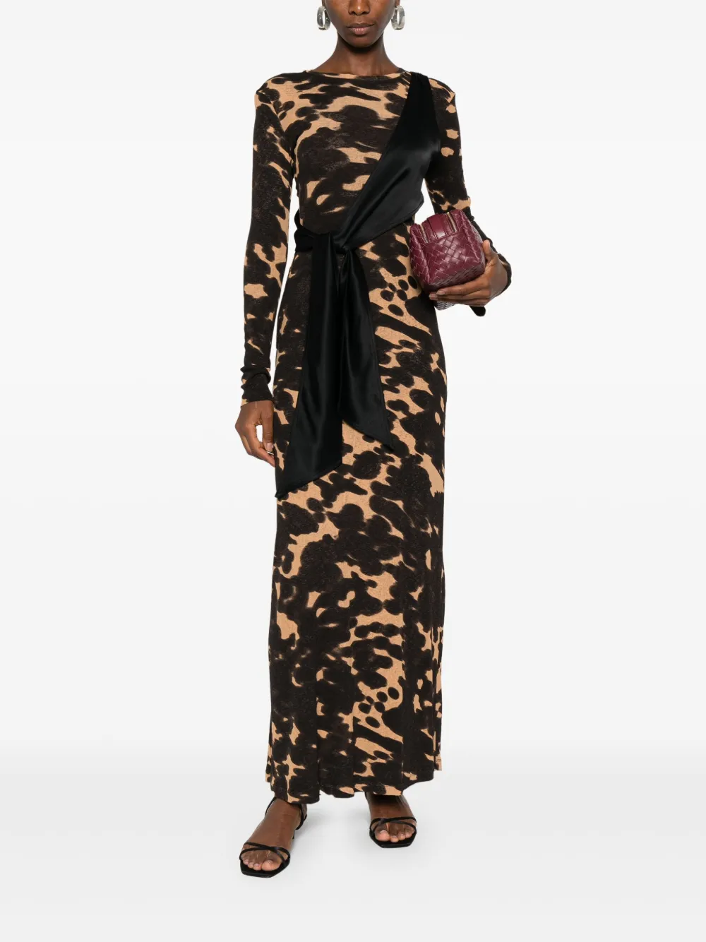 Nanushka Maxi-jurk met gestrikte taille en lange mouwen - Bruin