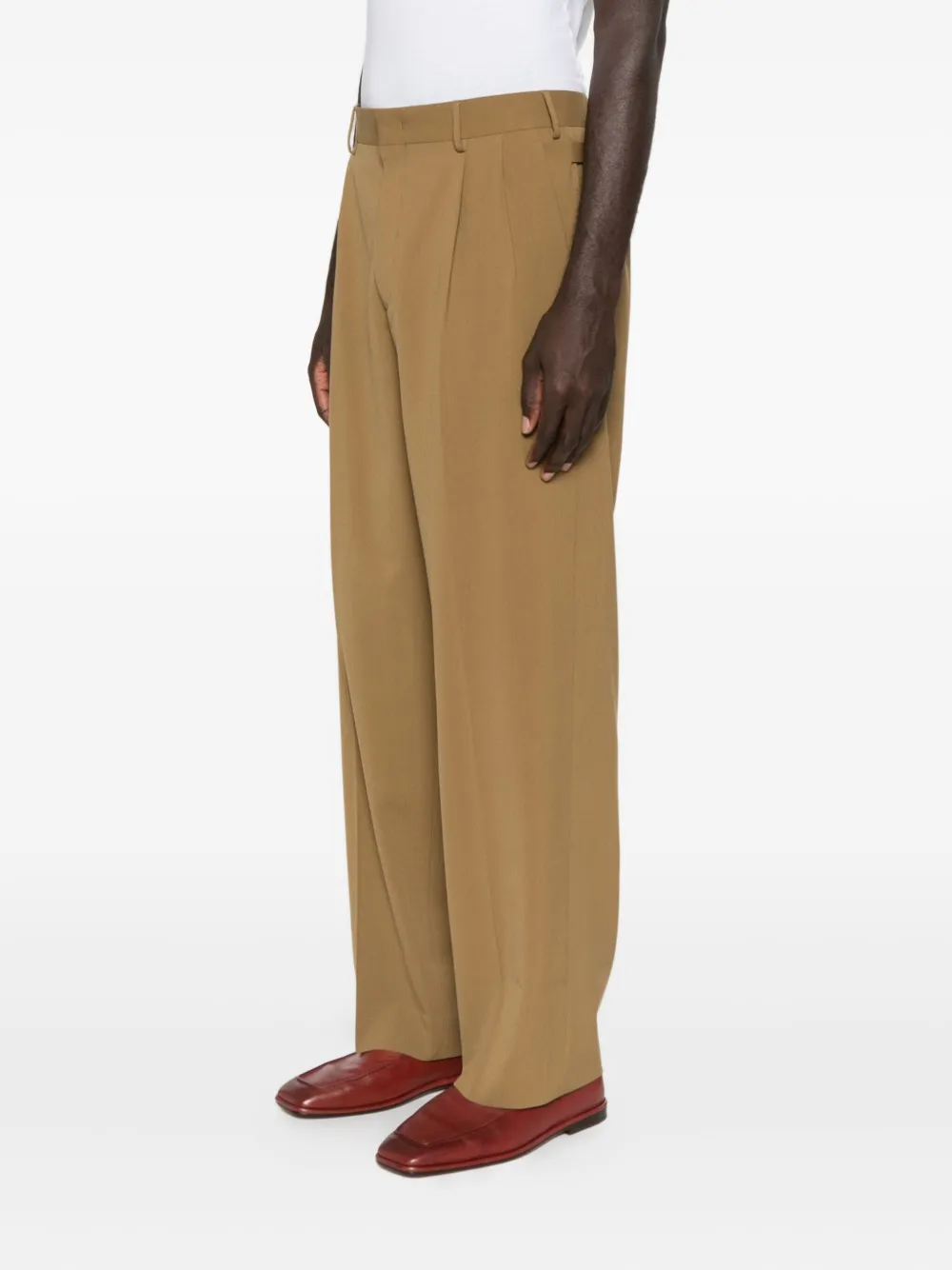 Cellar Door Trousers With Pleated Front And Pockets In Brown