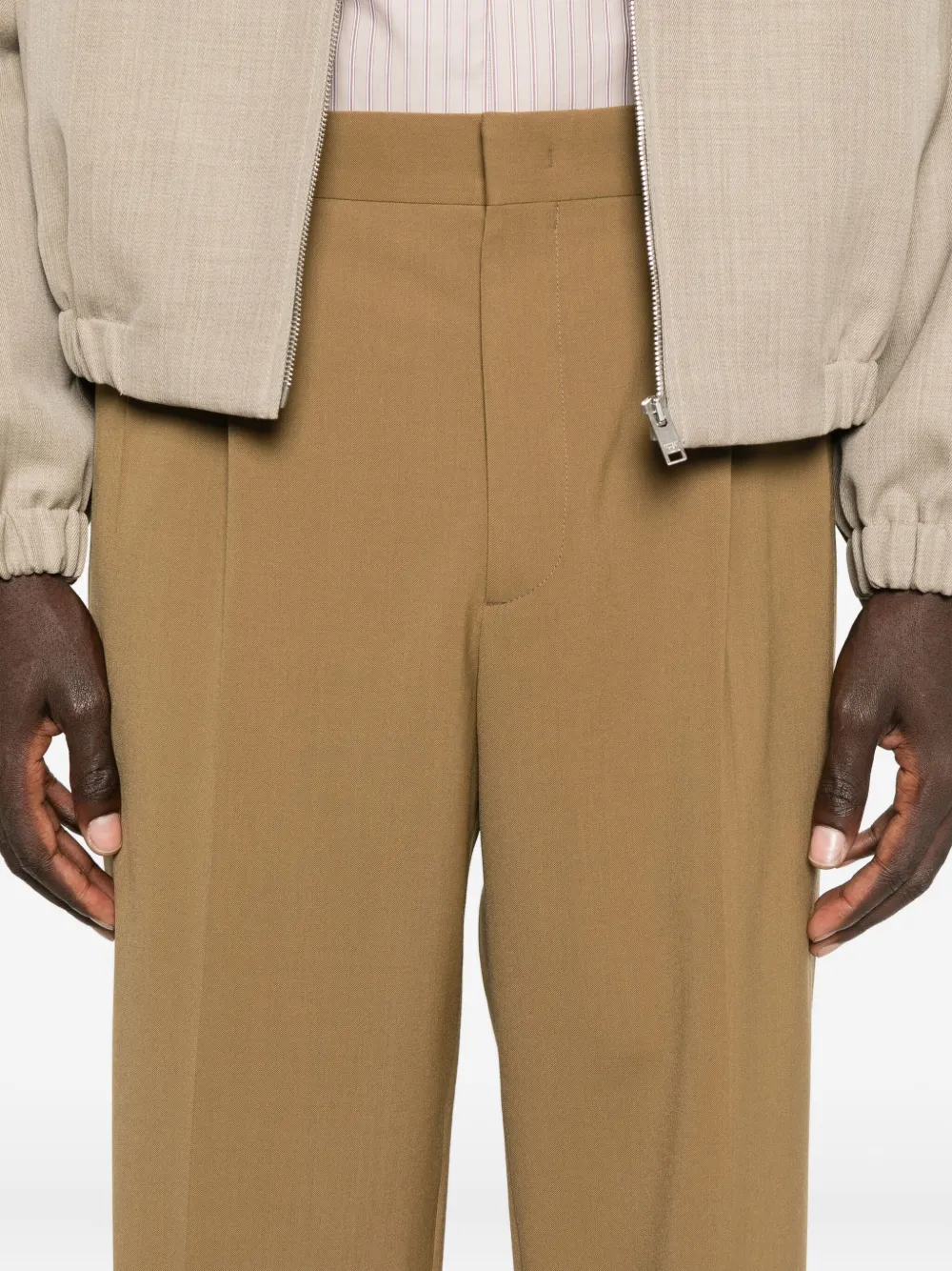 Cellar Door Trousers With Pleated Front And Pockets In Brown