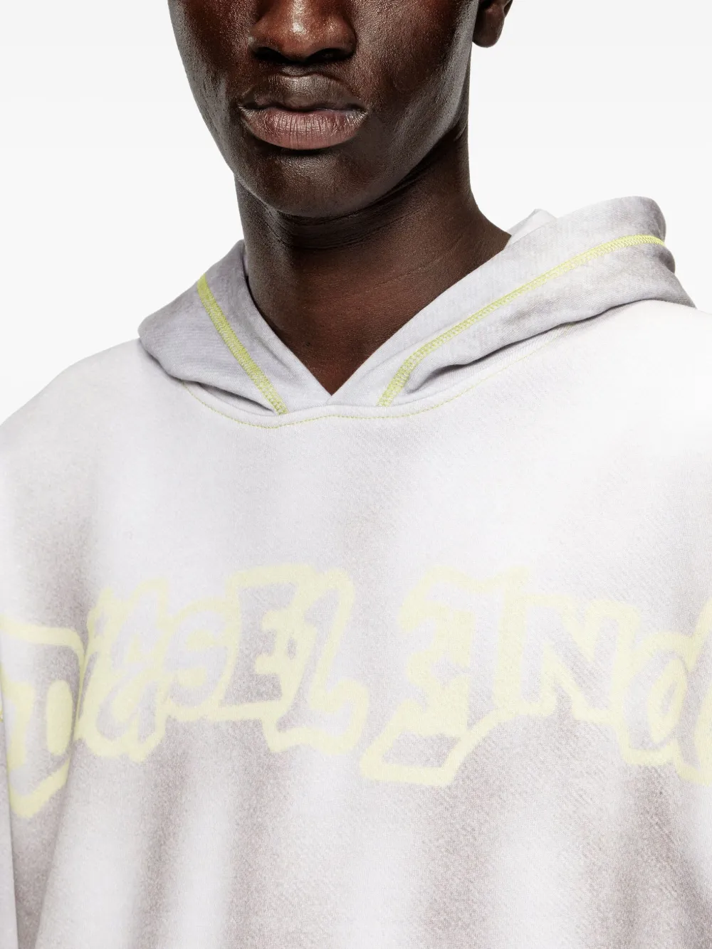 DIESEL グラフィックフーディー（ホワイト／フラワークロー） DIESEL グラフィックフーディー（ホワイト／フラワークロー