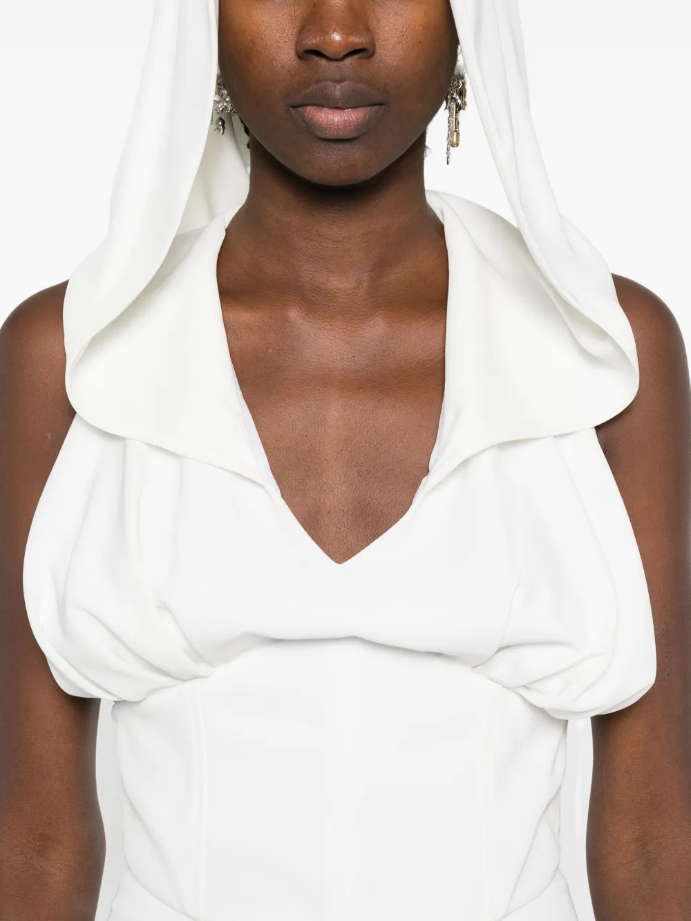 Vestiaire d'un Oiseau Libre Mouwloze avondjurk met capuchon Wit