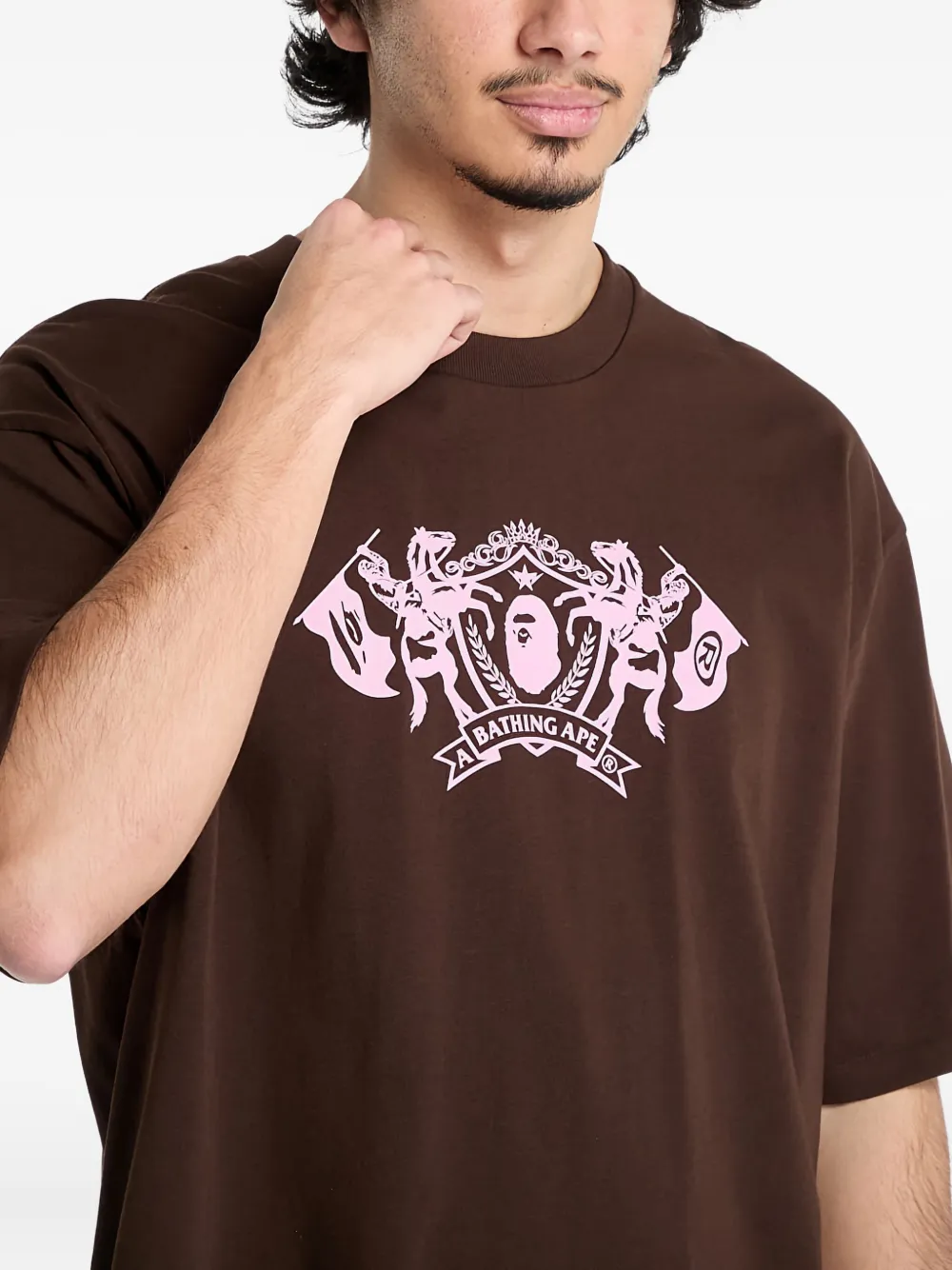 A BATHING APE crest logo print T-shirt Bruin