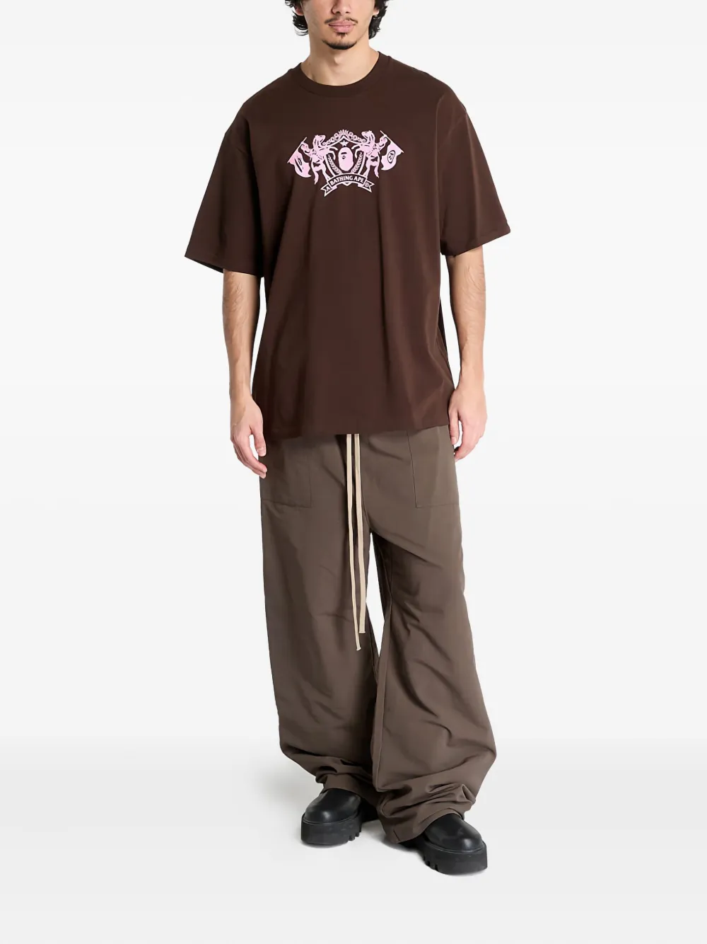 A BATHING APE crest logo print T-shirt Bruin