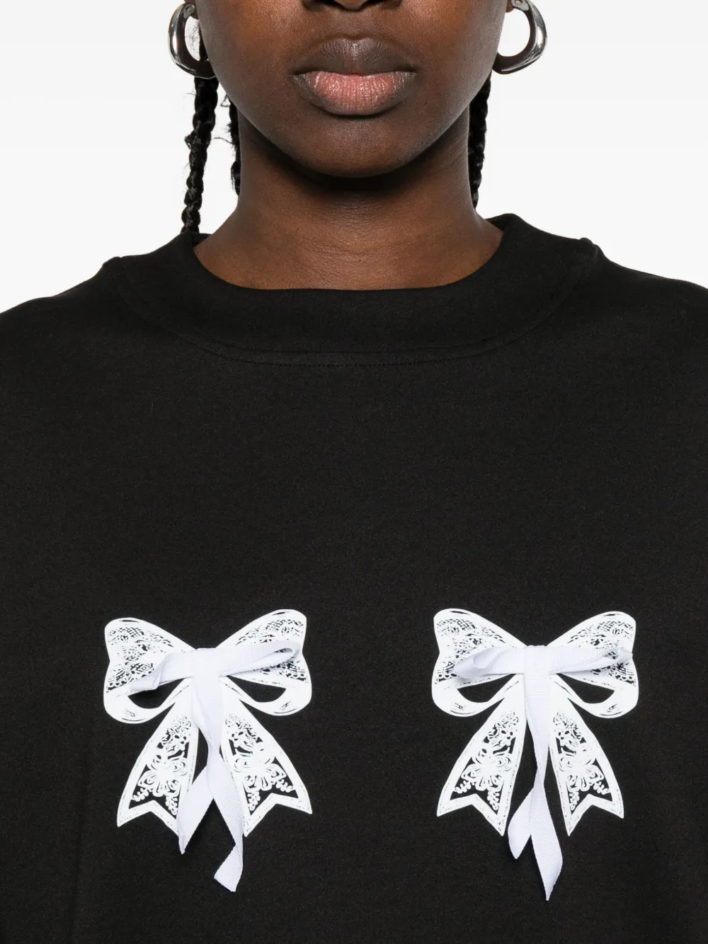 HAMZA Luna T-shirt met strik van kant Zwart