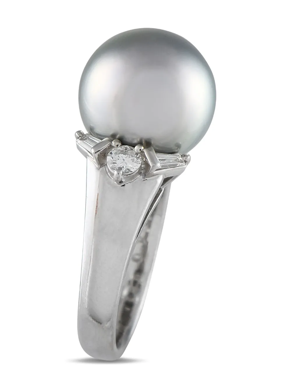 LB Exclusive platinum pearl and diamond ring | Image 2