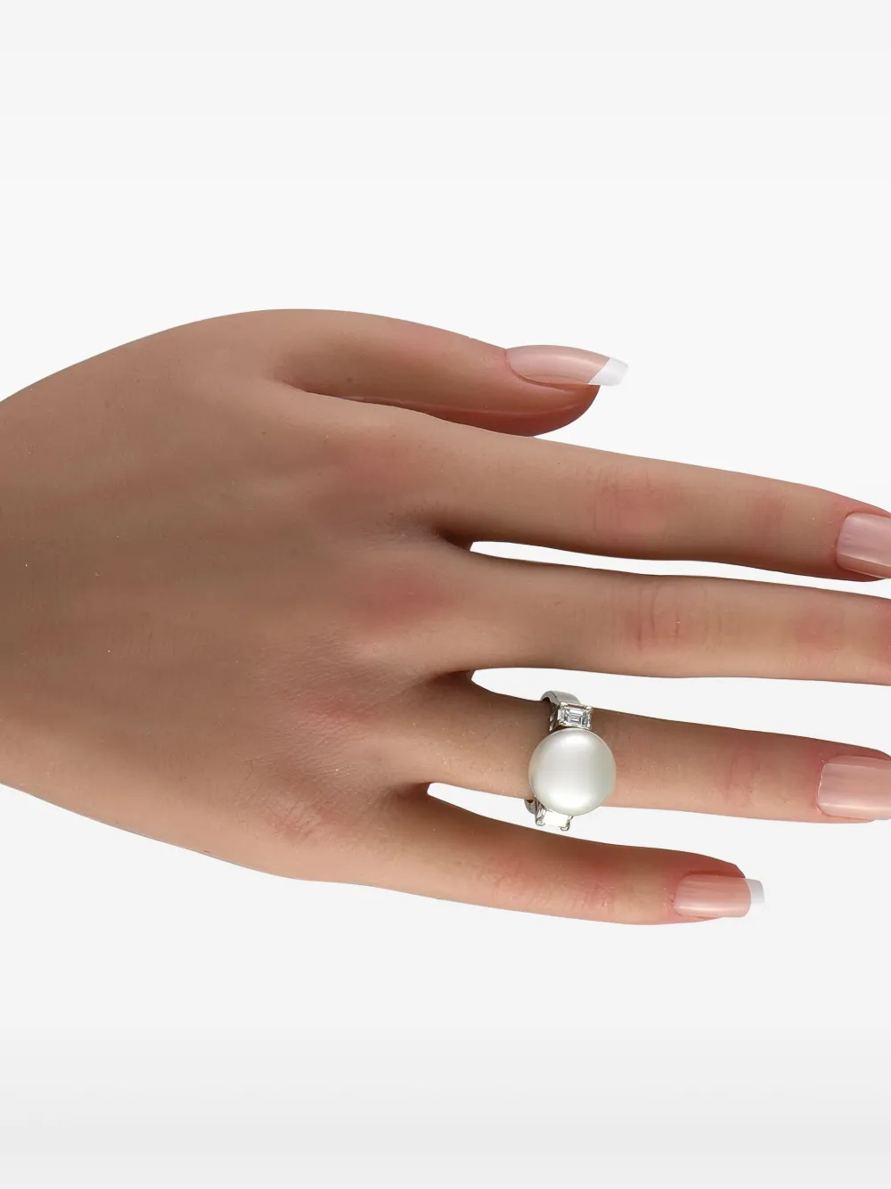 LB Exclusive platinum pearl and diamond ring | Silver | Image 1