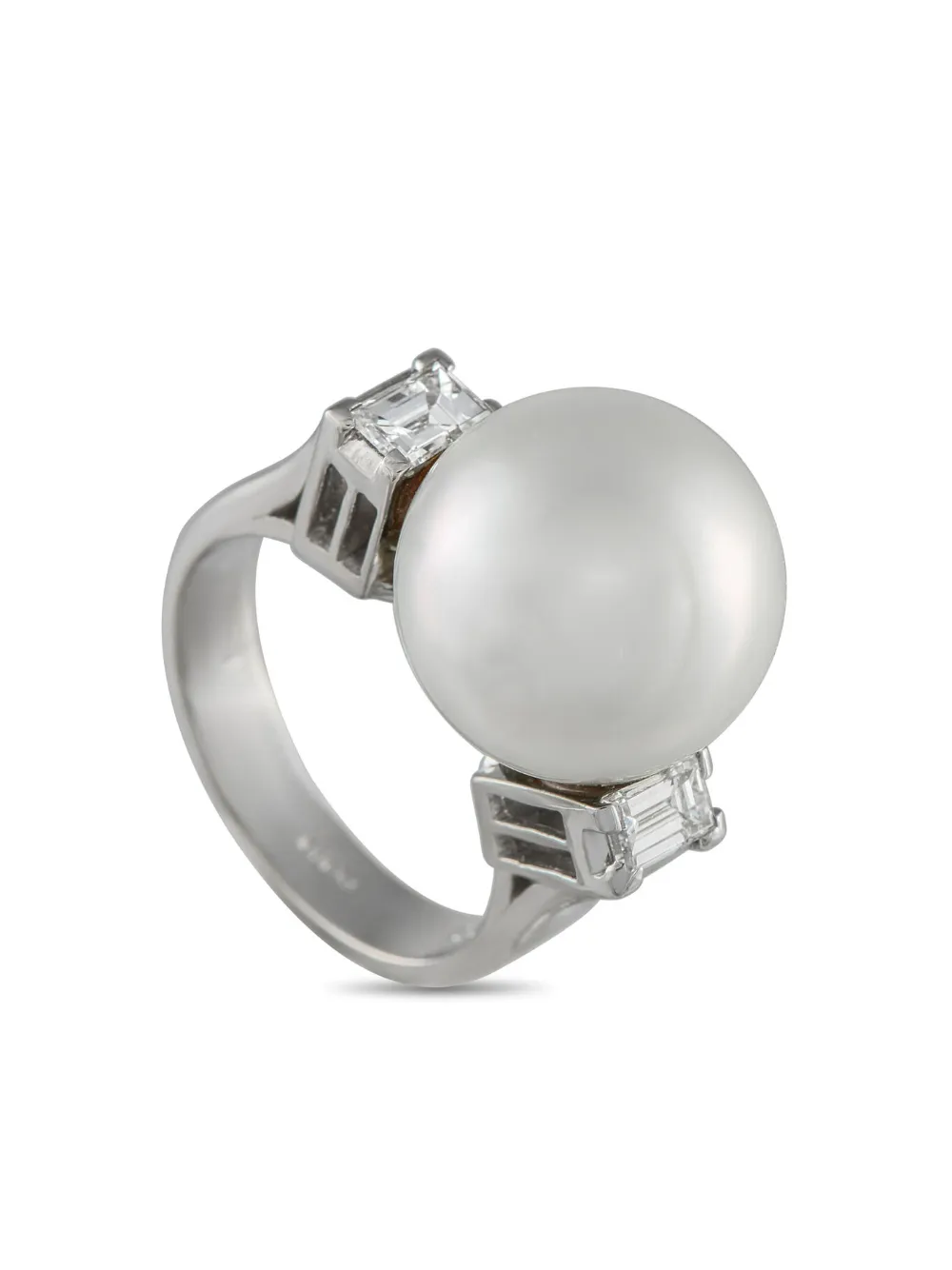 LB Exclusive platinum pearl and diamond ring | Image 2