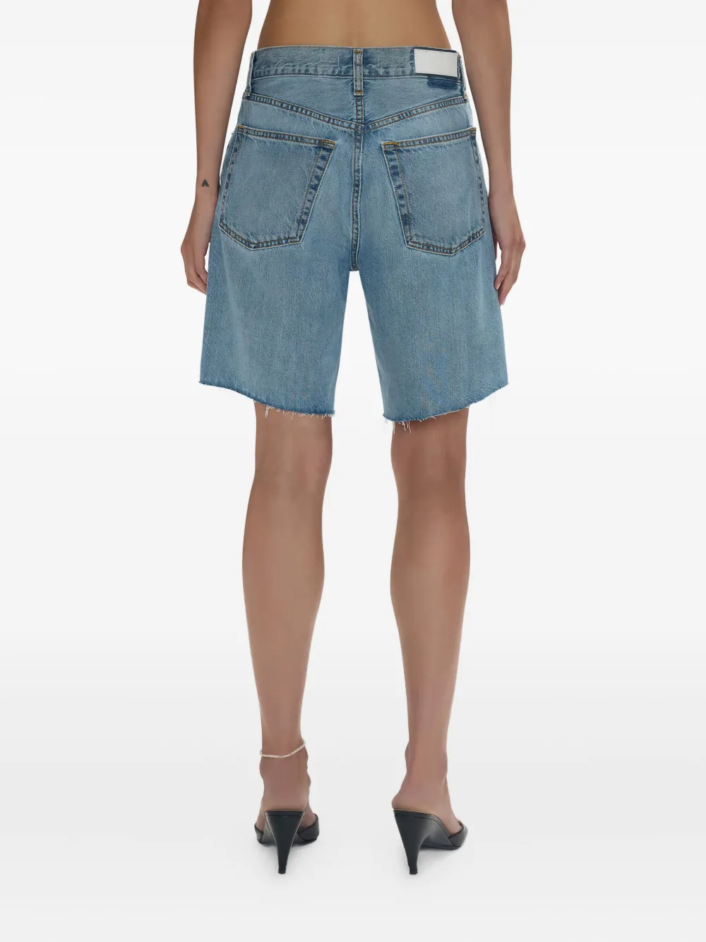 RE DONE 90s Comfort frayed-hem denim shorts Blauw