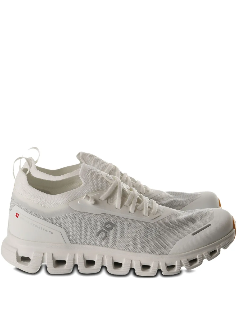 On Running Cloud 6 Versa Sneakers In White