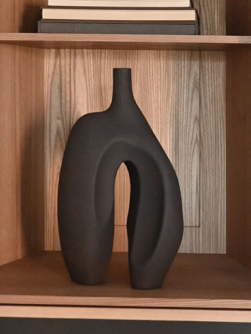101 Copenhagen medium Ni abstract-shape vase (43cm x 21cm) | Vases | Image 2