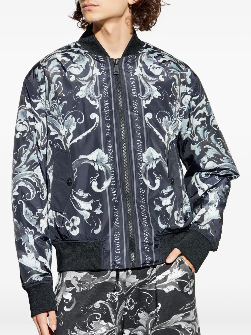 Versace Jeans Couture baroque-print bomber jacket Zwart