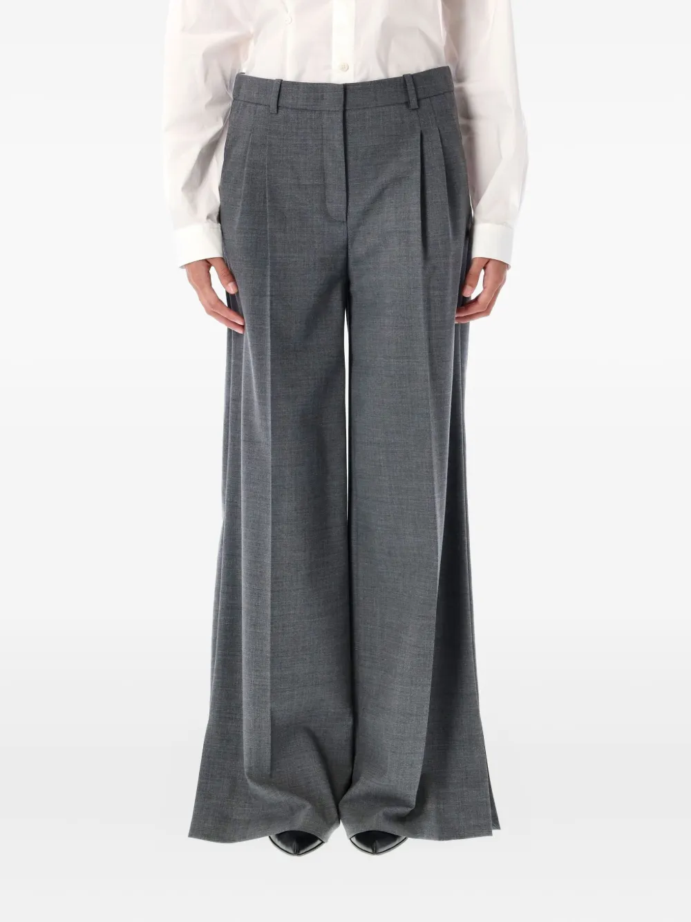 pleated trousers