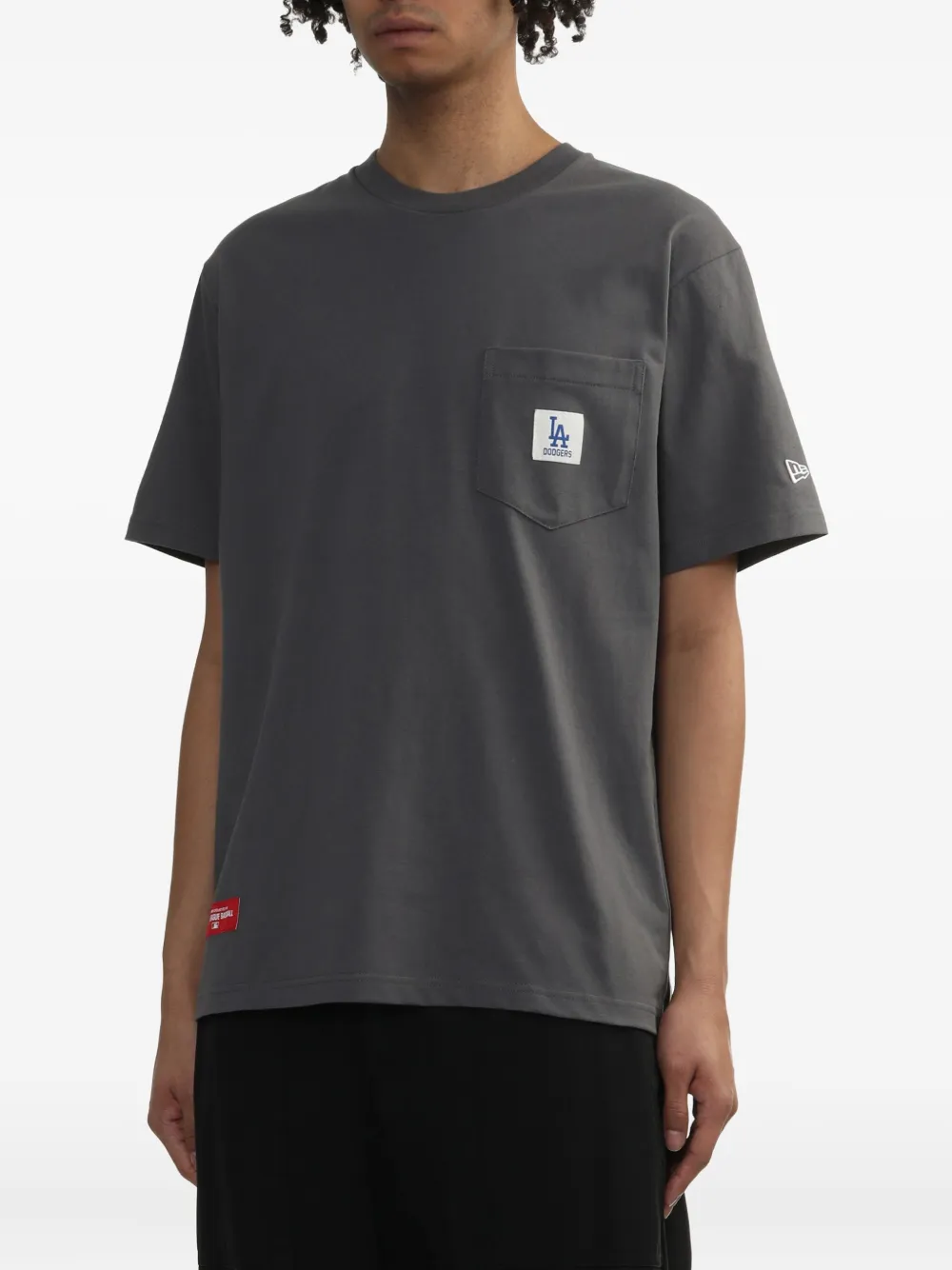 NEW ERA CAP T-shirt met zakdetail GYD DARK GREY