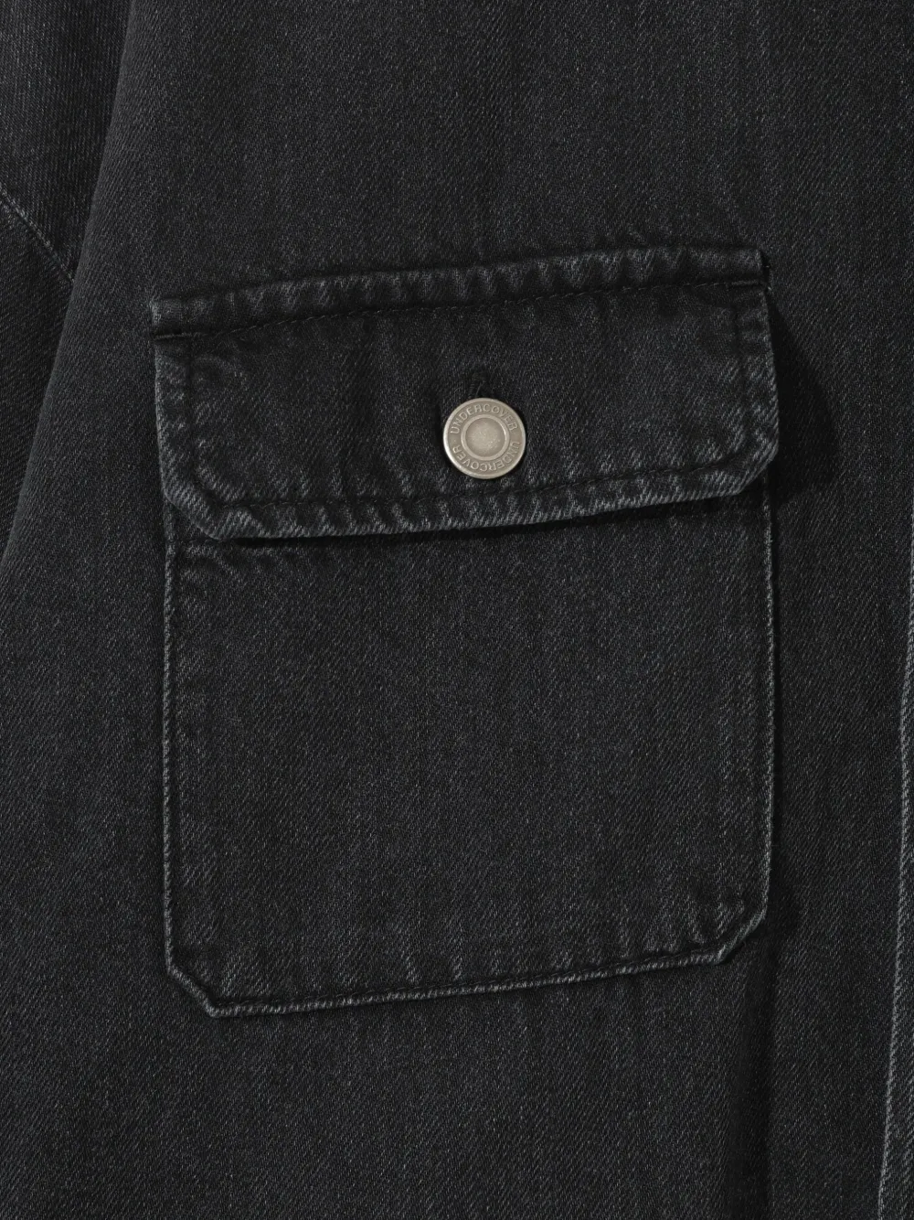 Undercover UC1E4411 frayed pocket shirt Zwart