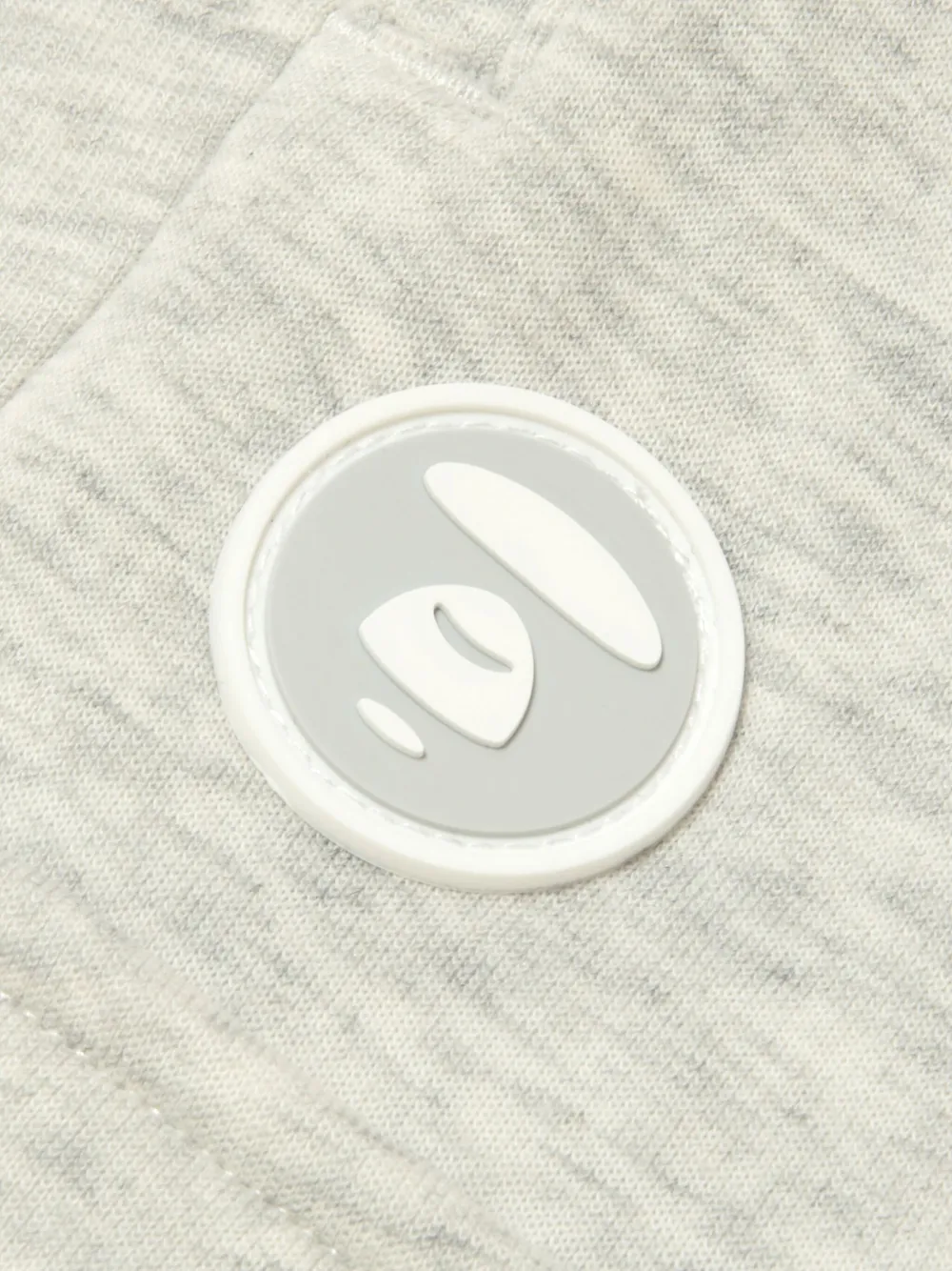 AAPE BY *A BATHING APE Broek met logopatch en cargo-zak Wit