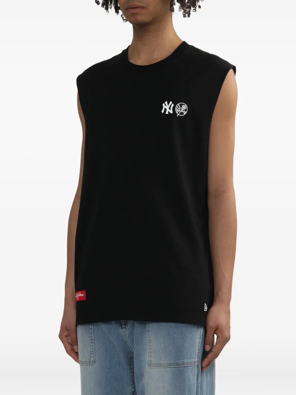 NEW ERA CAP Mouwloze top met logodetail Zwart