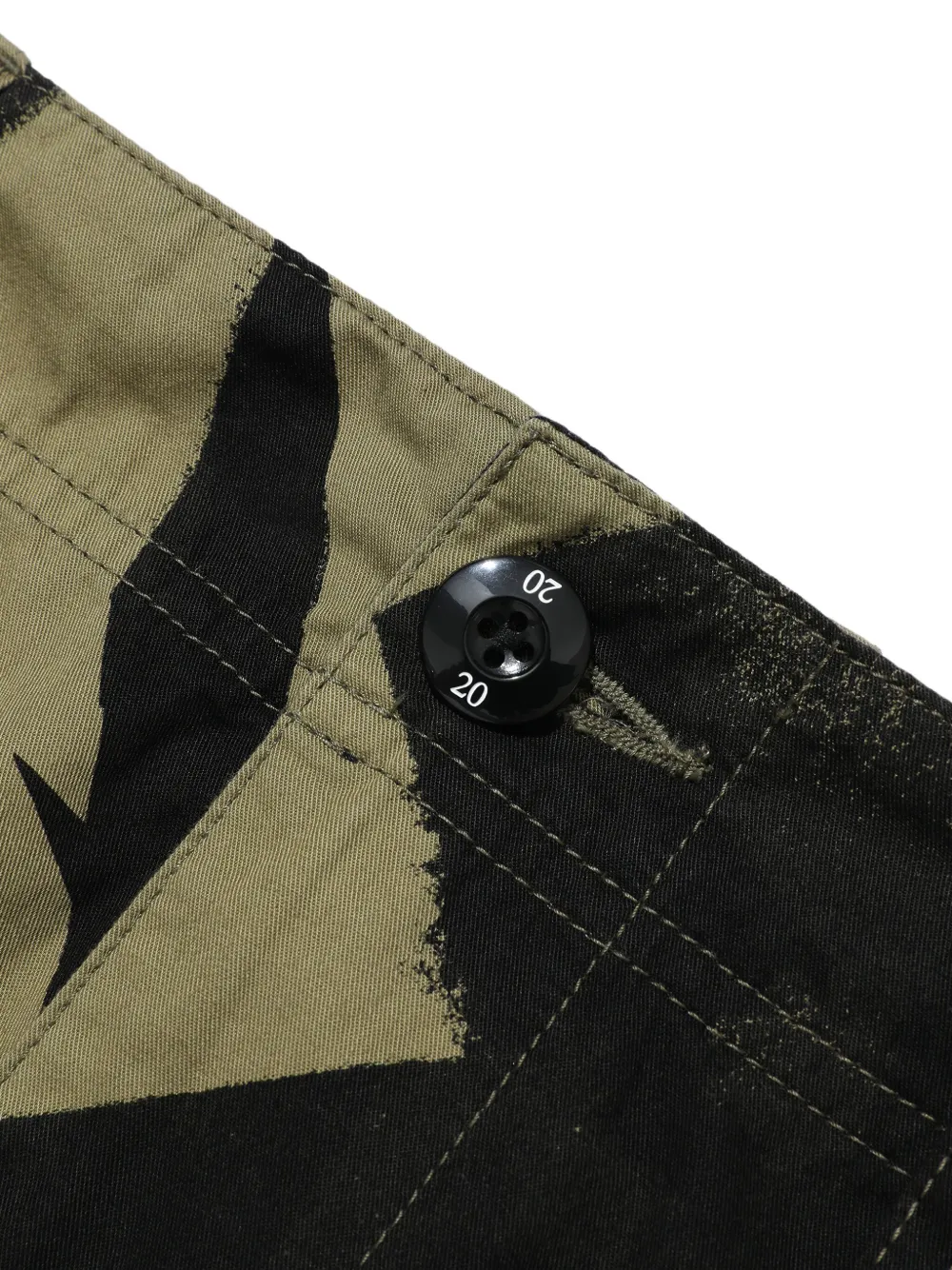 Neighborhood Cargo shorts met camouflageprint Zwart