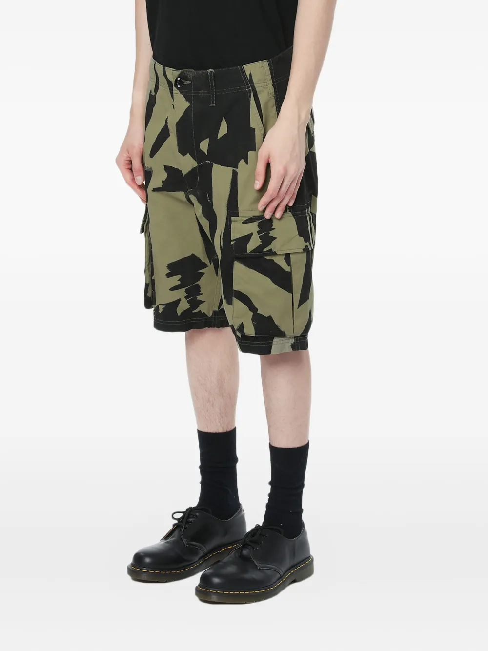 Neighborhood Cargo shorts met camouflageprint Zwart