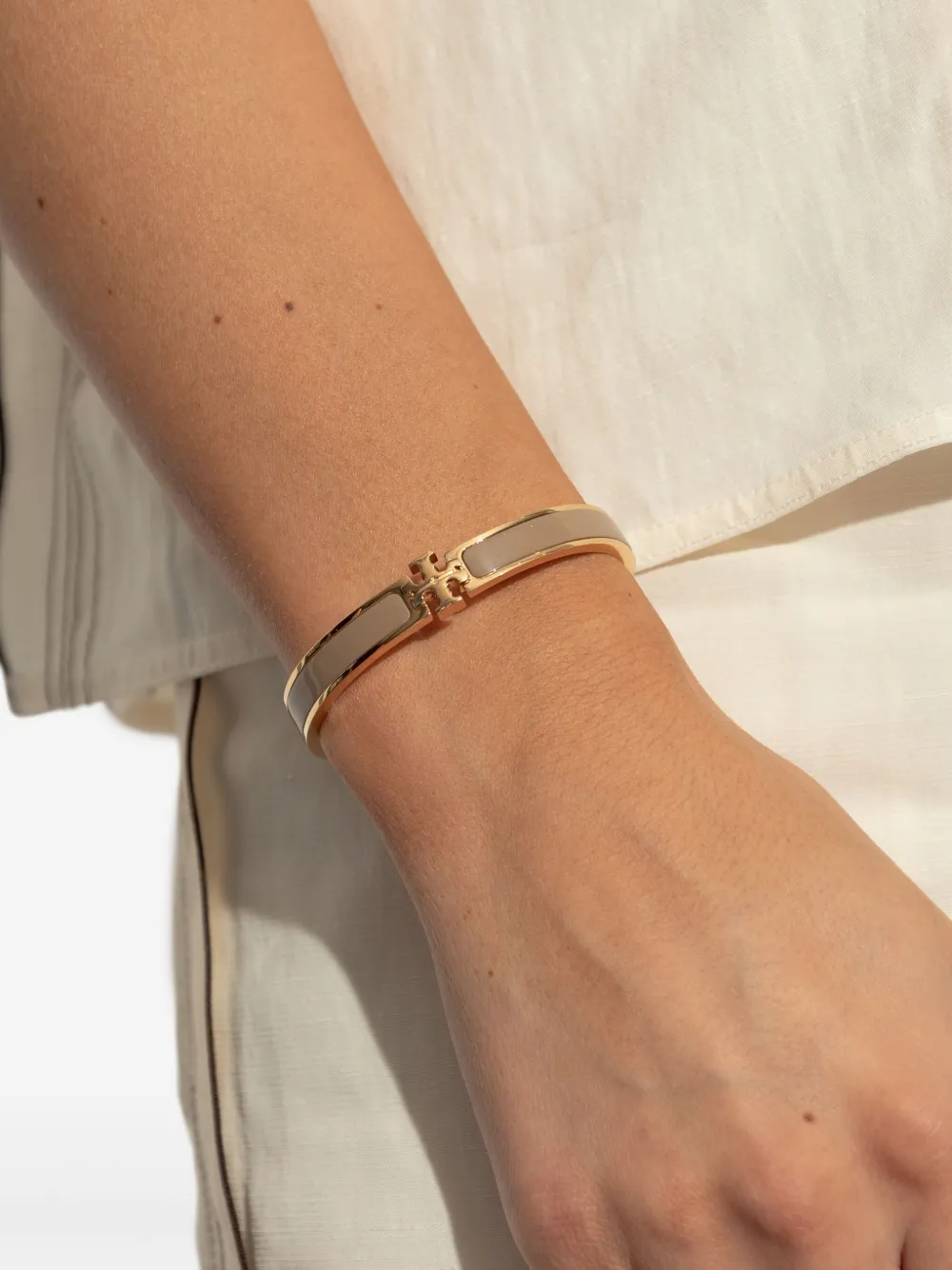 Tory Burch logo-plaque bracelet | Image 2