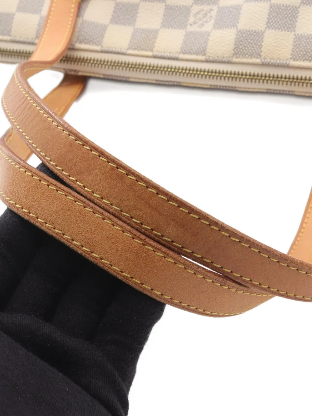 Pre-owned Louis Vuitton 2012 Totally Mm Leather Tote Bag In Neutral