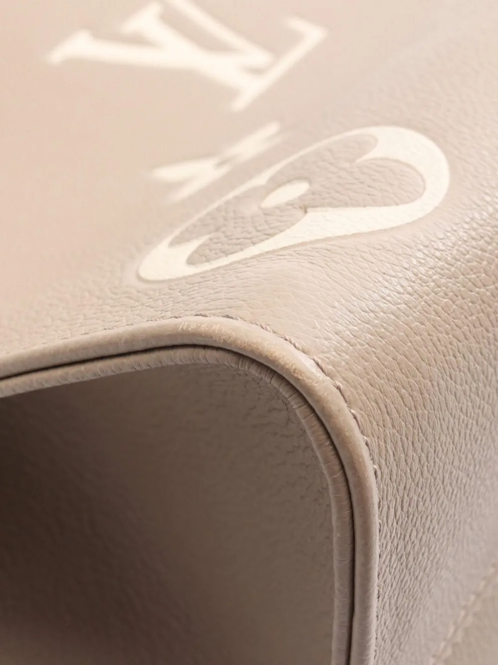 Pre-owned Louis Vuitton 2020 On-the-go Mm Tote Bag In Neutral