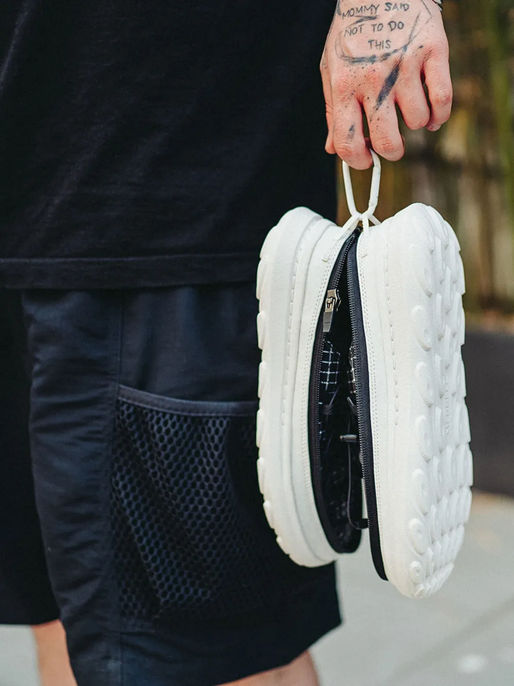 Merrell grid-pattern zip sneakers Zwart