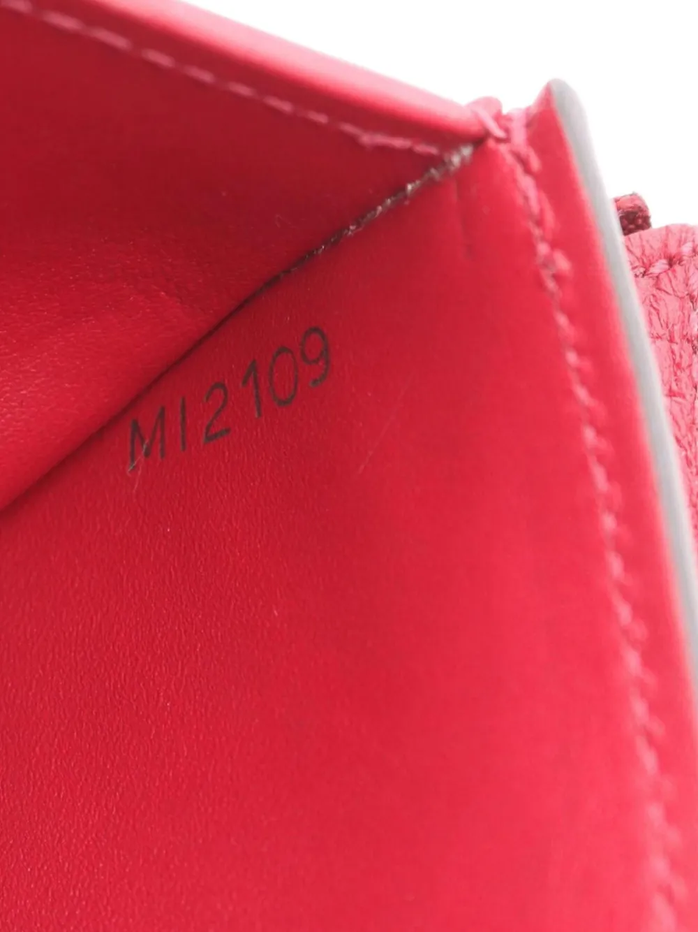 Pre-owned Louis Vuitton 2019 Portefeuil Croisette Wallet In Red