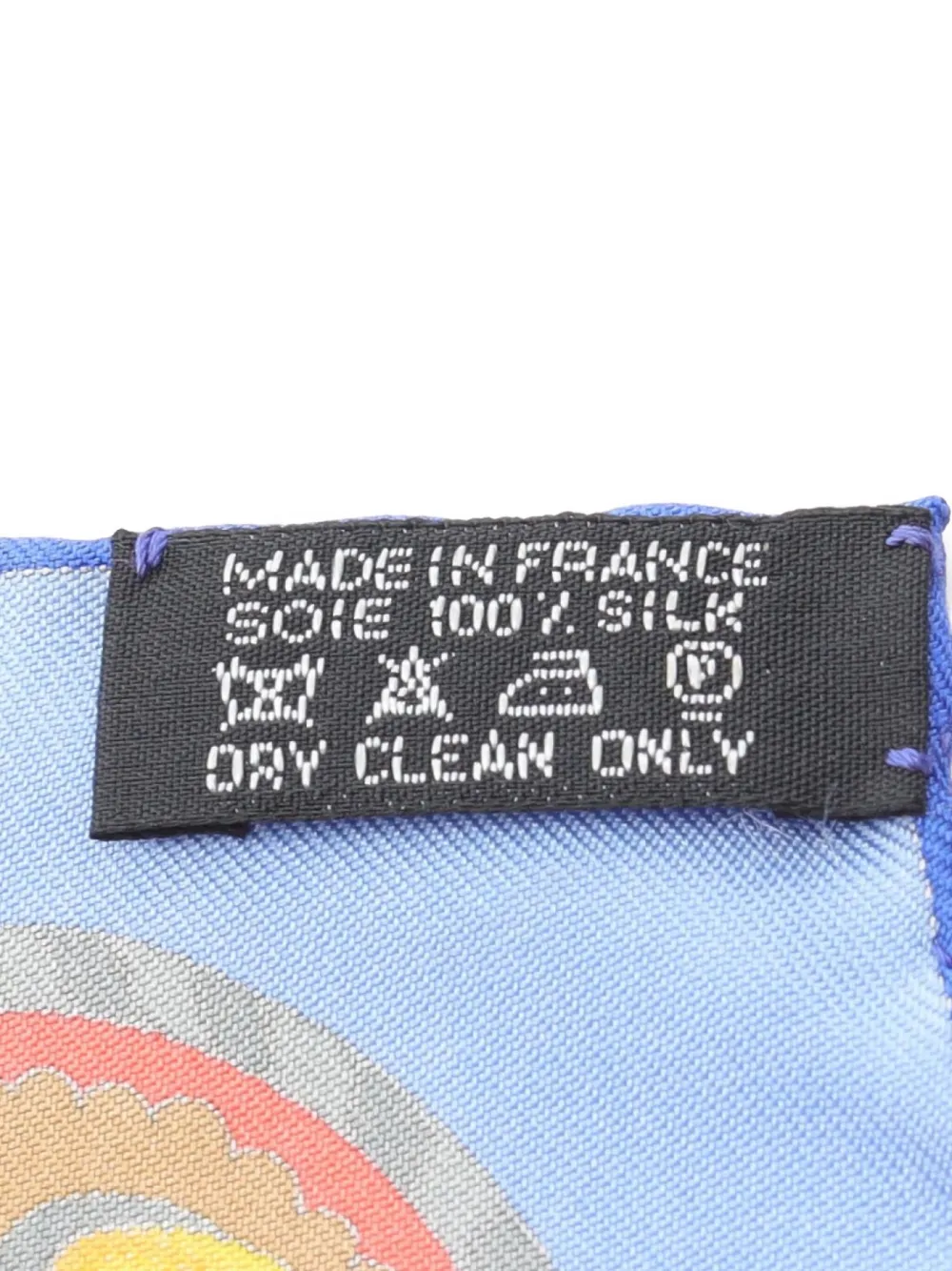 Hermès Pre-Owned 2010s Carré 90 Sous Legide de Mars scarf | Image 2