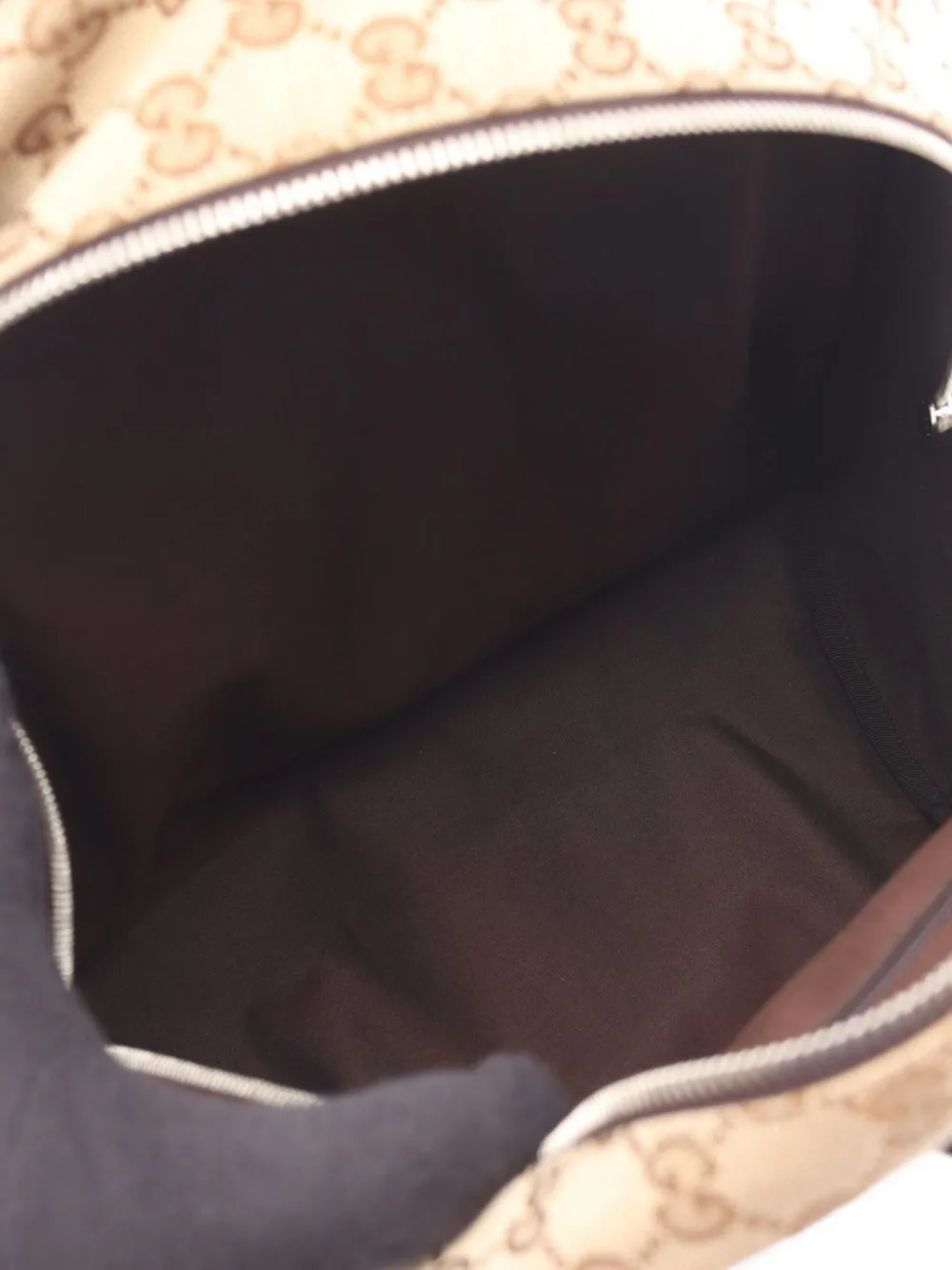 Pre-owned Gucci 10s Medium Gg-supreme Cackpack In Neutral