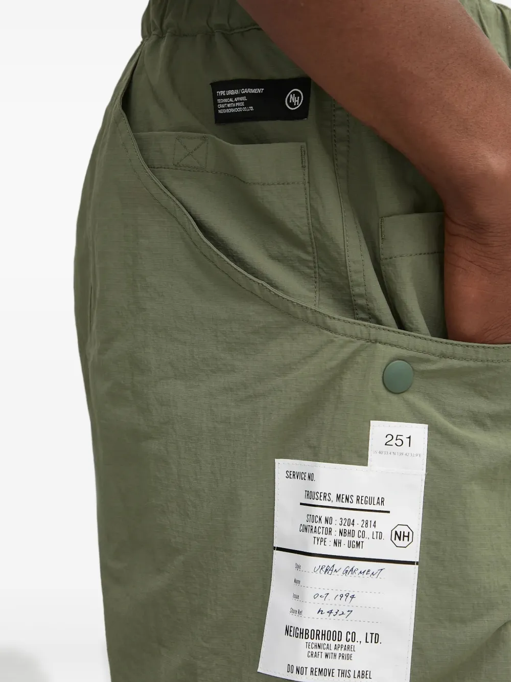 Neighborhood Shorts met opgestikte zak en ceintuur Groen