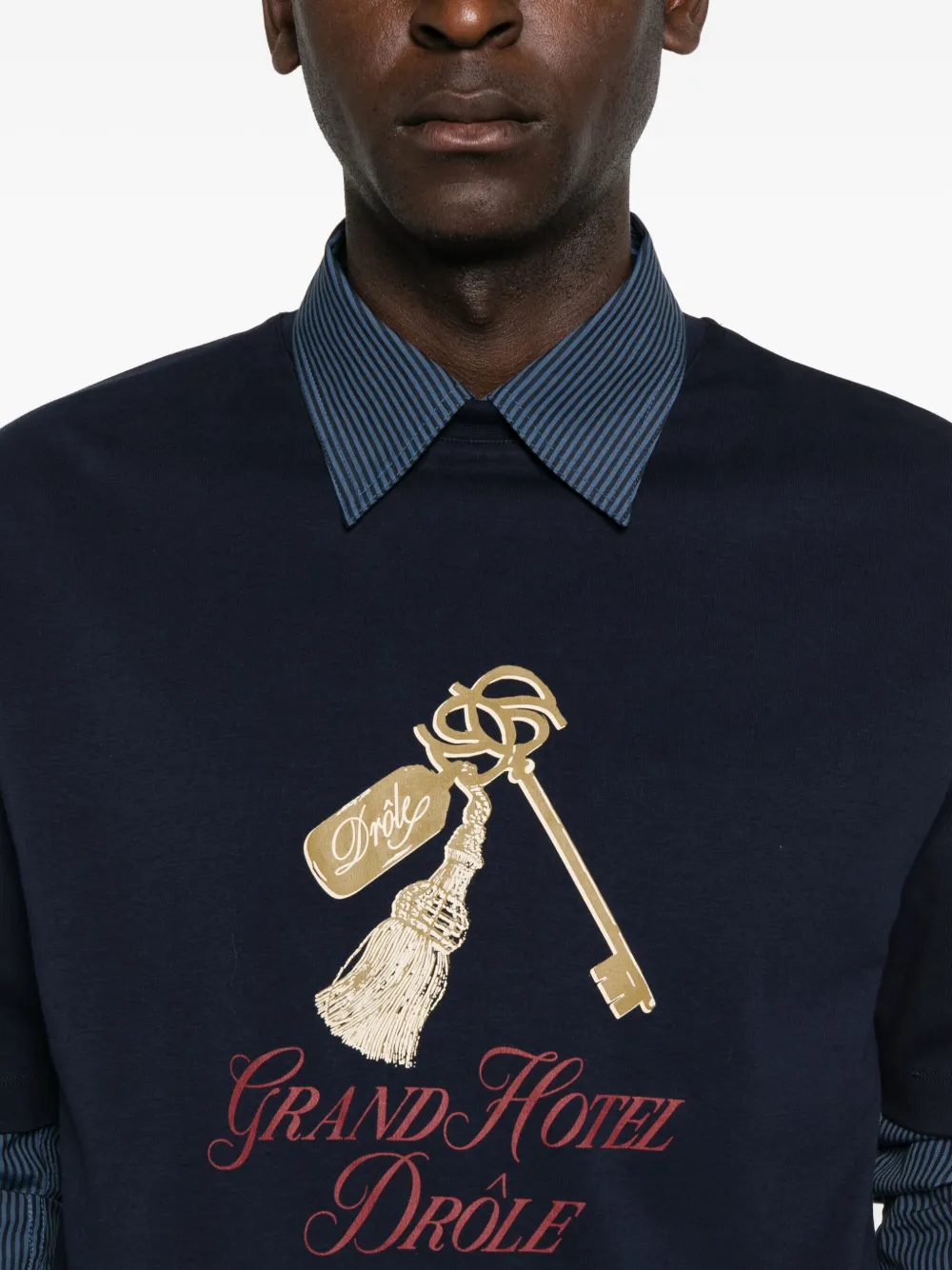 Drôle De Monsieur Cotton Grand Hotel Print T-shirt In Blue