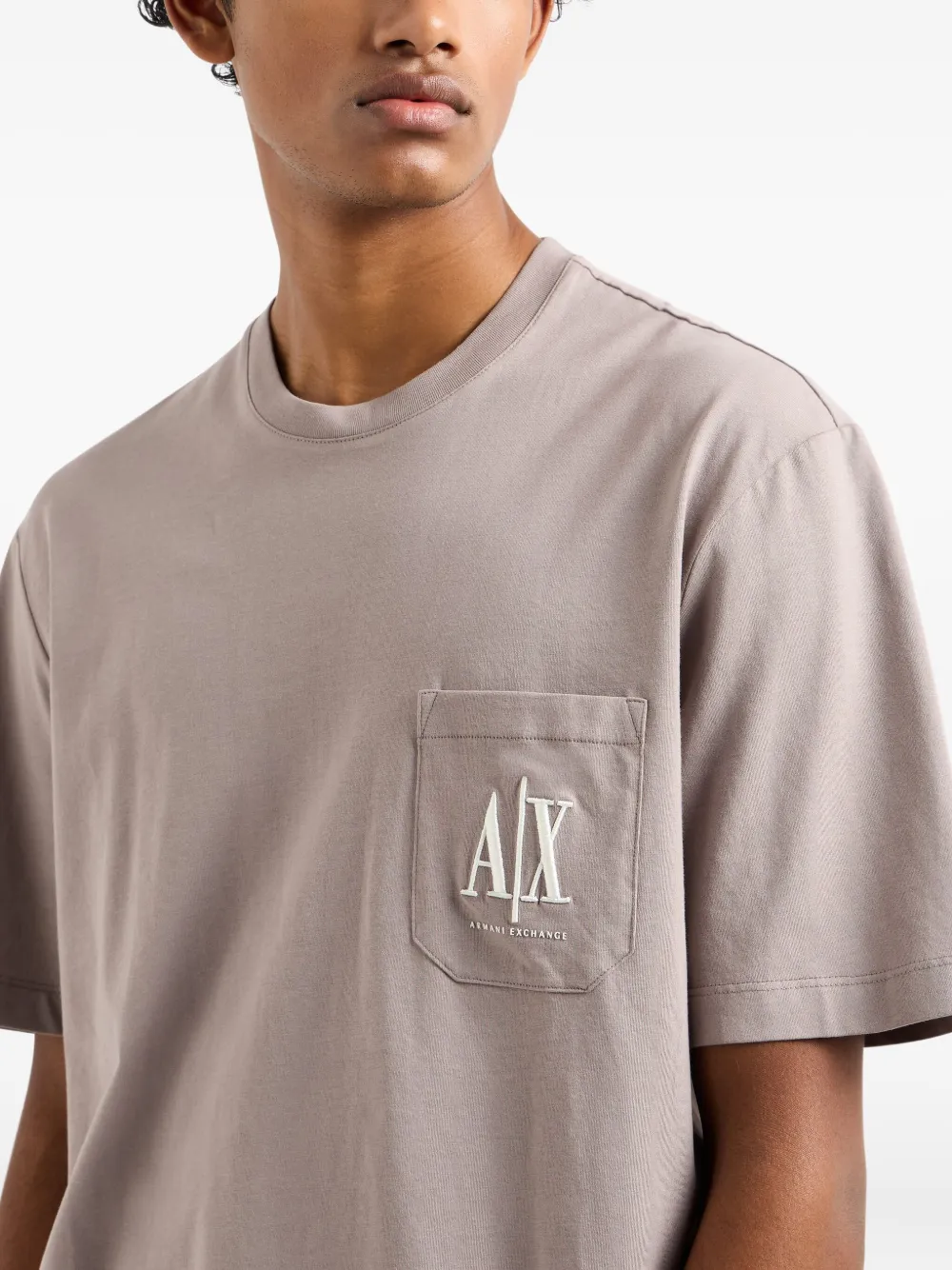 Armani Exchange T-shirt met opgestikte zak en logoprint Beige