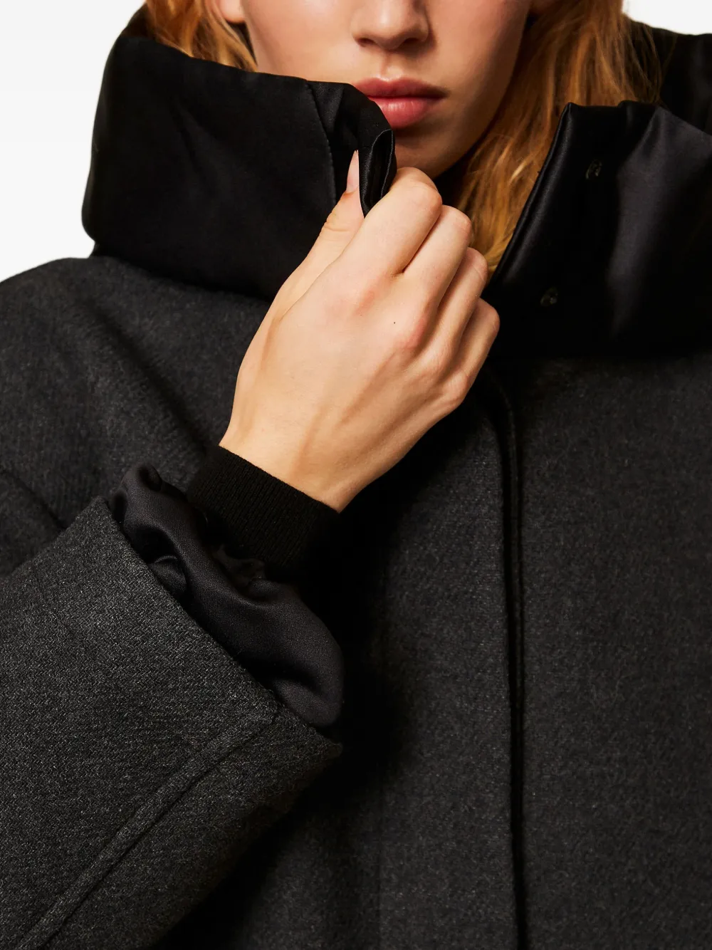 TWINSET Jas met enkele rij knopen en capuchon Zwart