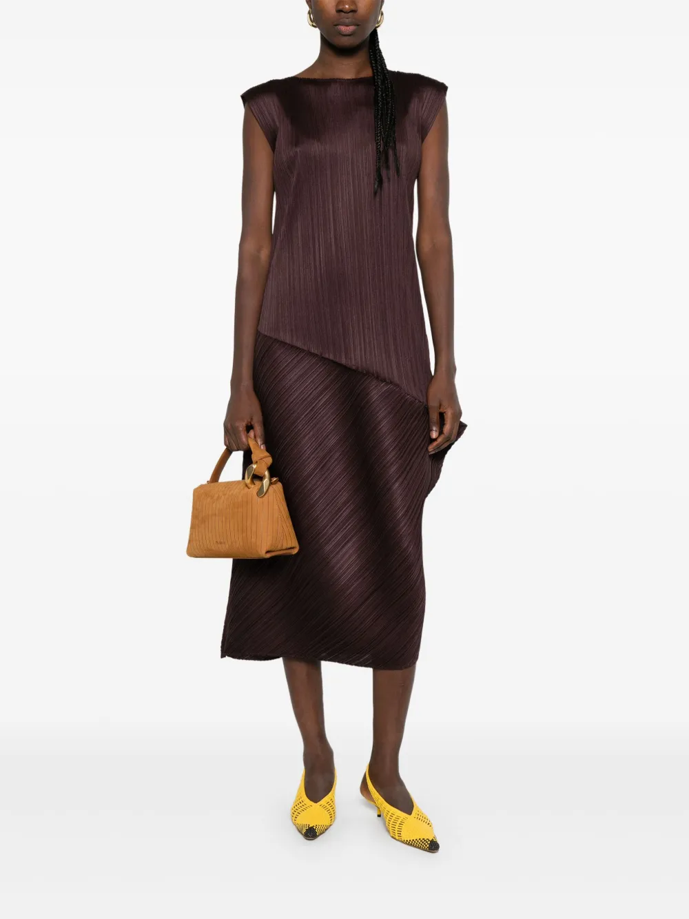 Pleats Please Issey Miyake Leap pleated asymmetric midi dress - Bruin