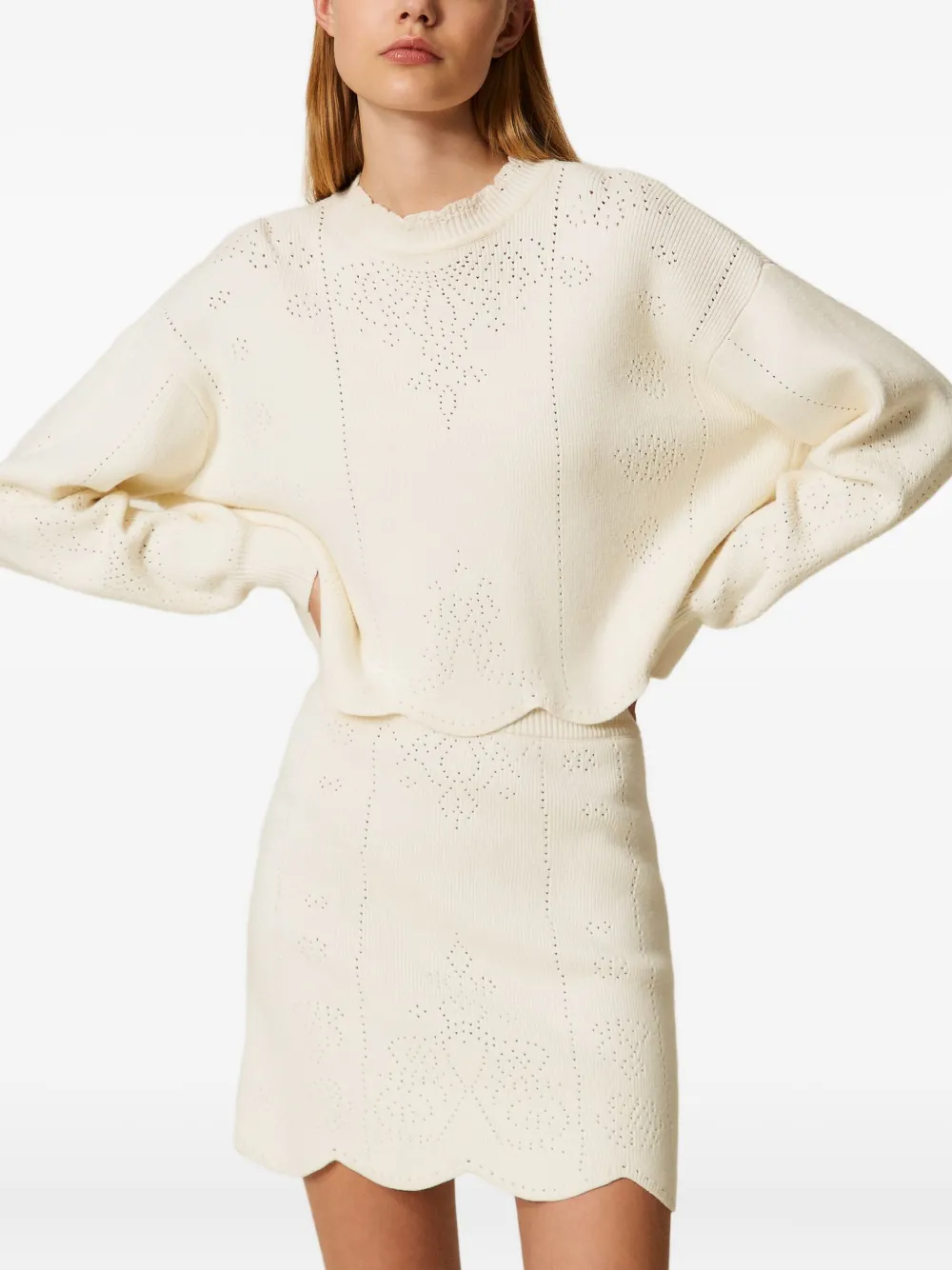 Twinset Scallop-hem Cropped Jumper In Neutral
