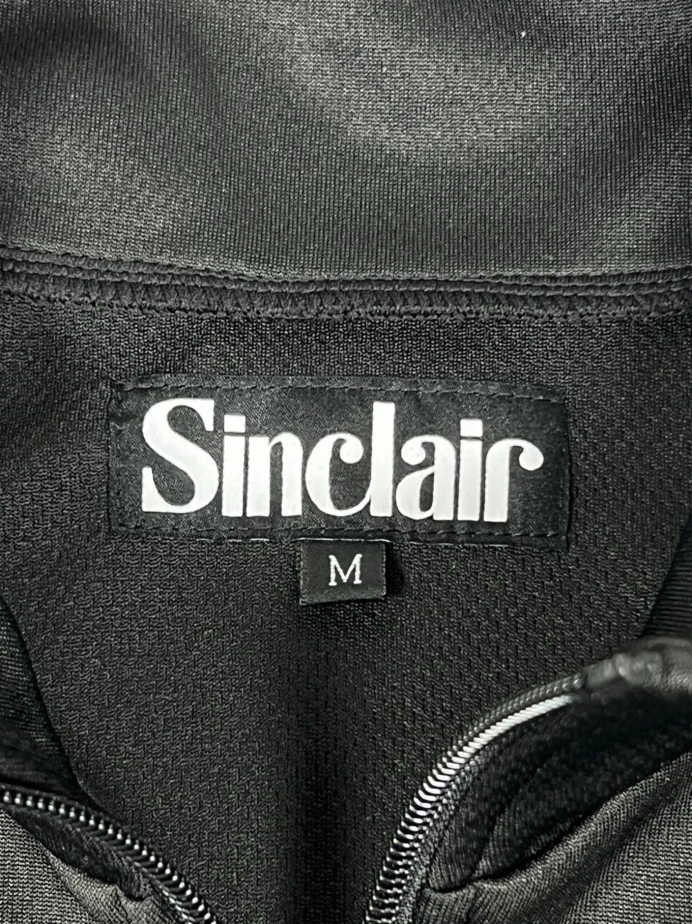 Sinclair SMT190 trainingsjack met vlakken en geborduurd logo Zwart