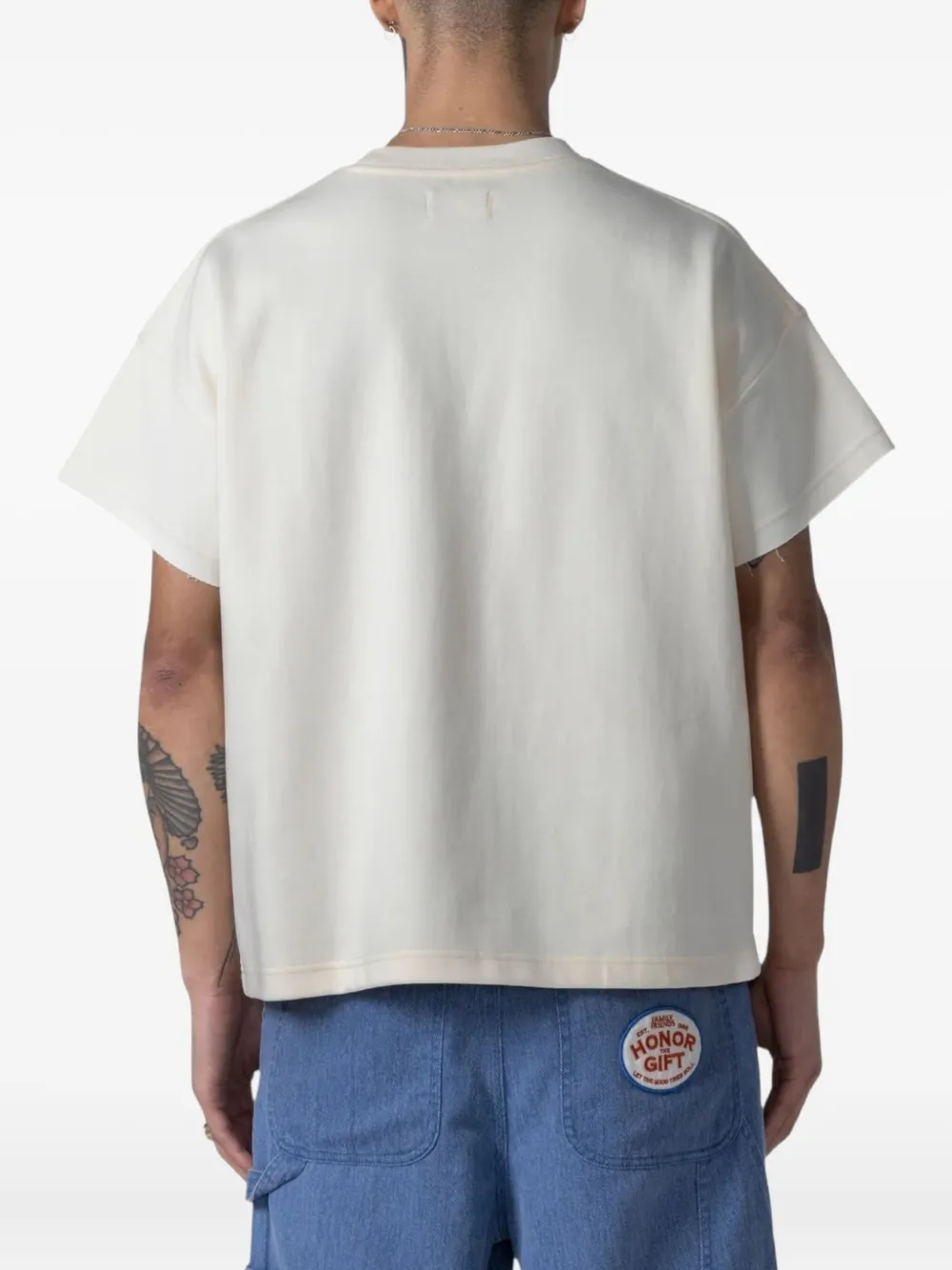 Honor The Gift Pendant Box T-shirt met gerafelde afwerking Beige