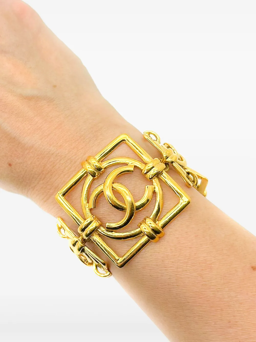 CHANEL Pre-Owned 1990 logo-detail square-shape bracelet | Image 2
