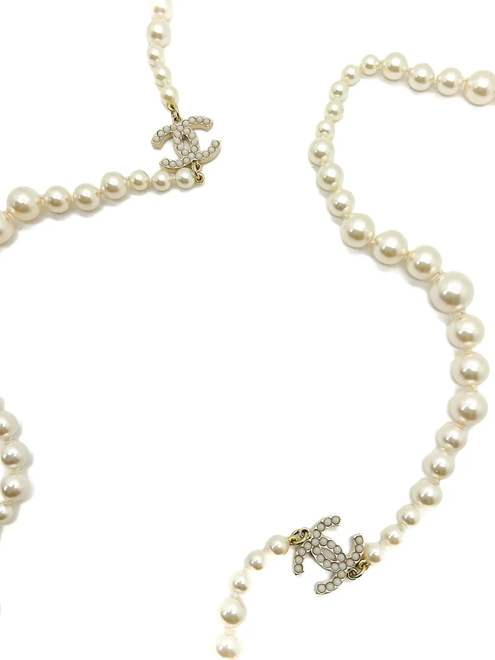 Pre-owned Chanel 2009 Pearl-embellished Cc-logo Necklace In White