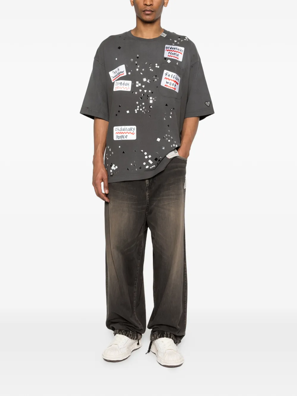 Maison MIHARA YASUHIRO T-shirt verfraaid met sticker Grijs
