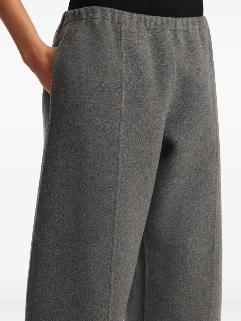 KHAITE Broek met elastische taille en vlakken Grijs