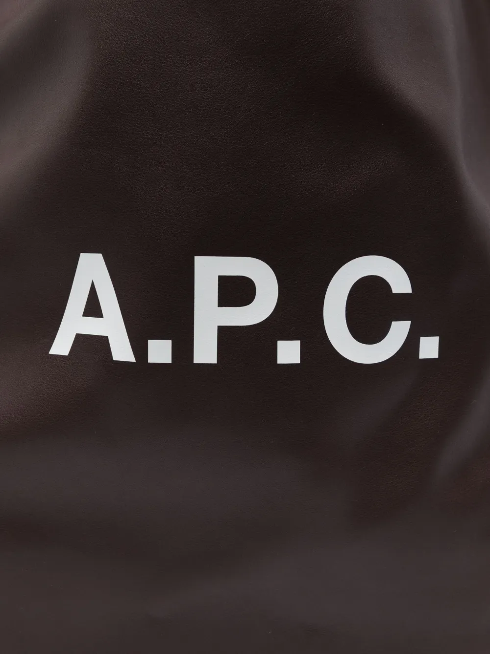 A.P.C. Grote Ninon shopper met logoplakkaat Bruin
