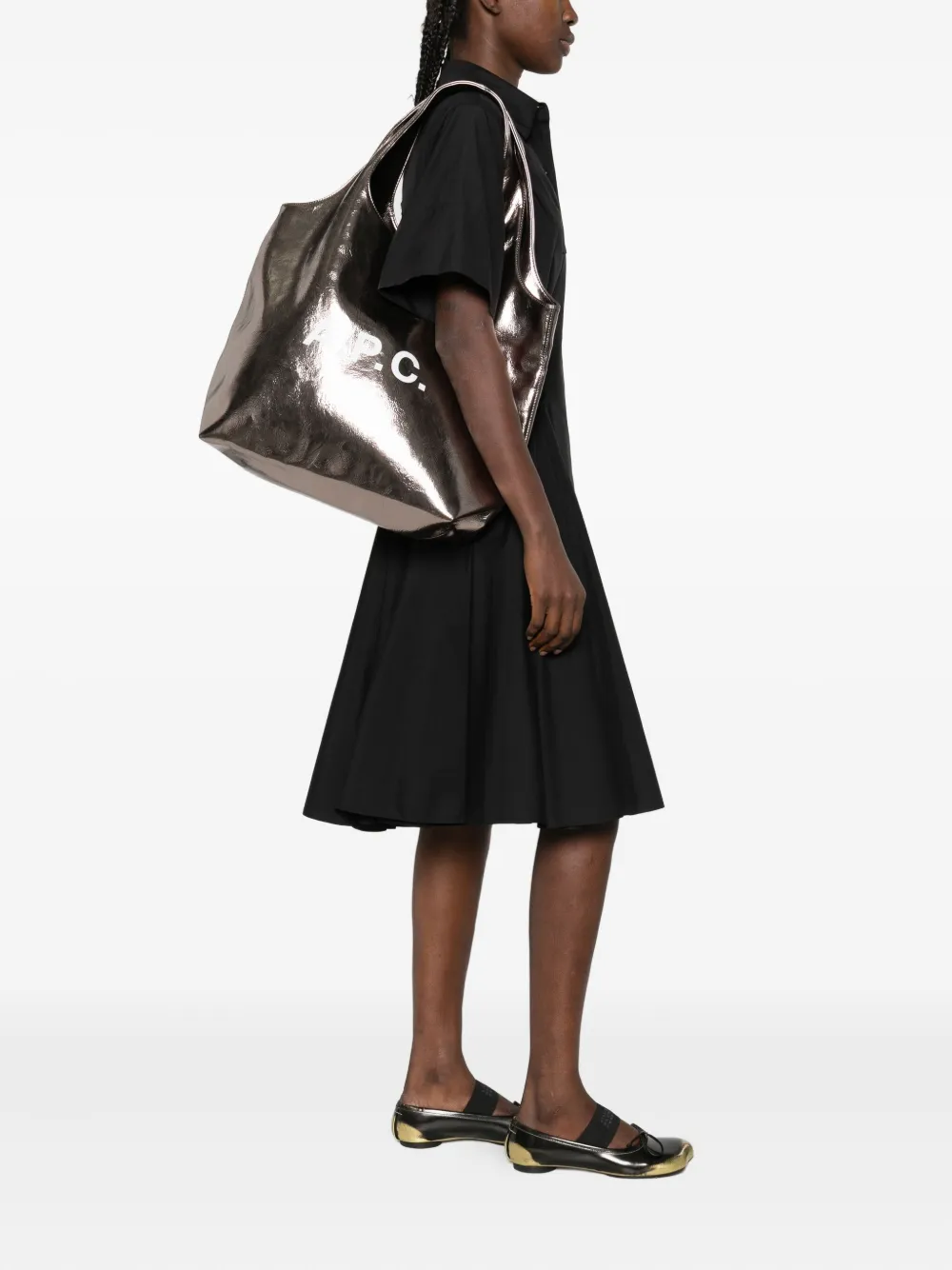 A.P.C. large Ninon metallic logo tote bag - Goud