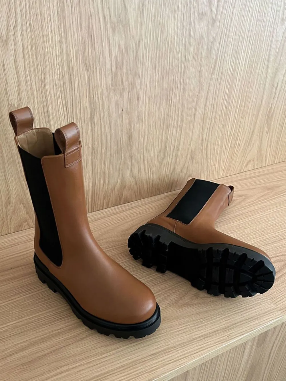 Flattered elastic-panel leather chelsea boots Brown